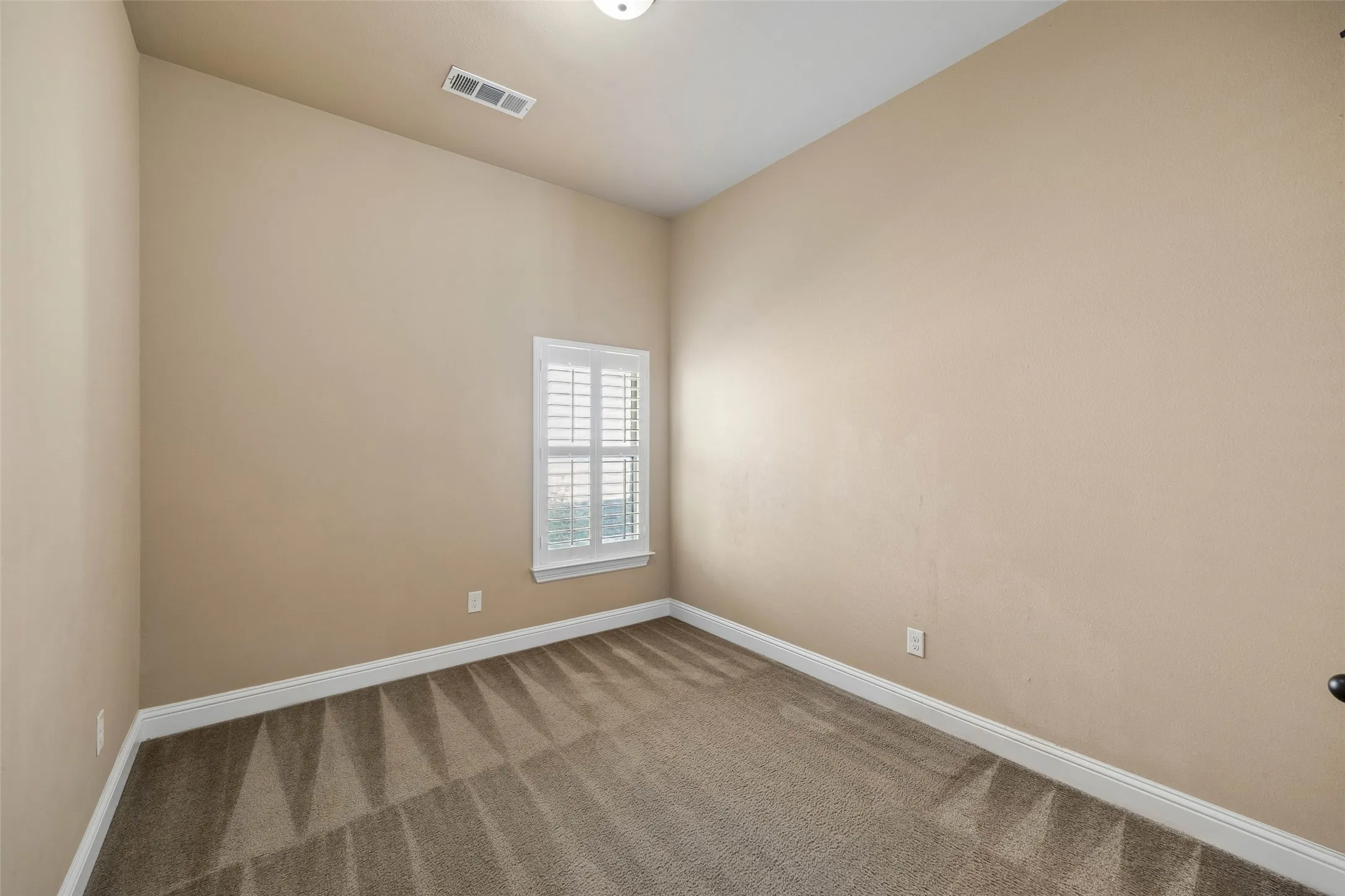 Single Family Residence For Sale in Dallas County , 419 San Marcos Drive, Irving, Texas 75039, 4 Bedroom, 2 Bathroom, 2 Garage spaces, 2,440 Sqft, built in 2013, mls#21399184, Real Estate Agent in Irving, Homes For Sale in Dallas county, Homes For Sale in Irving, Realtor in Irving Texas, Real Estate Brokerage Independent Realty Texas, Luminita Cordes Realtor