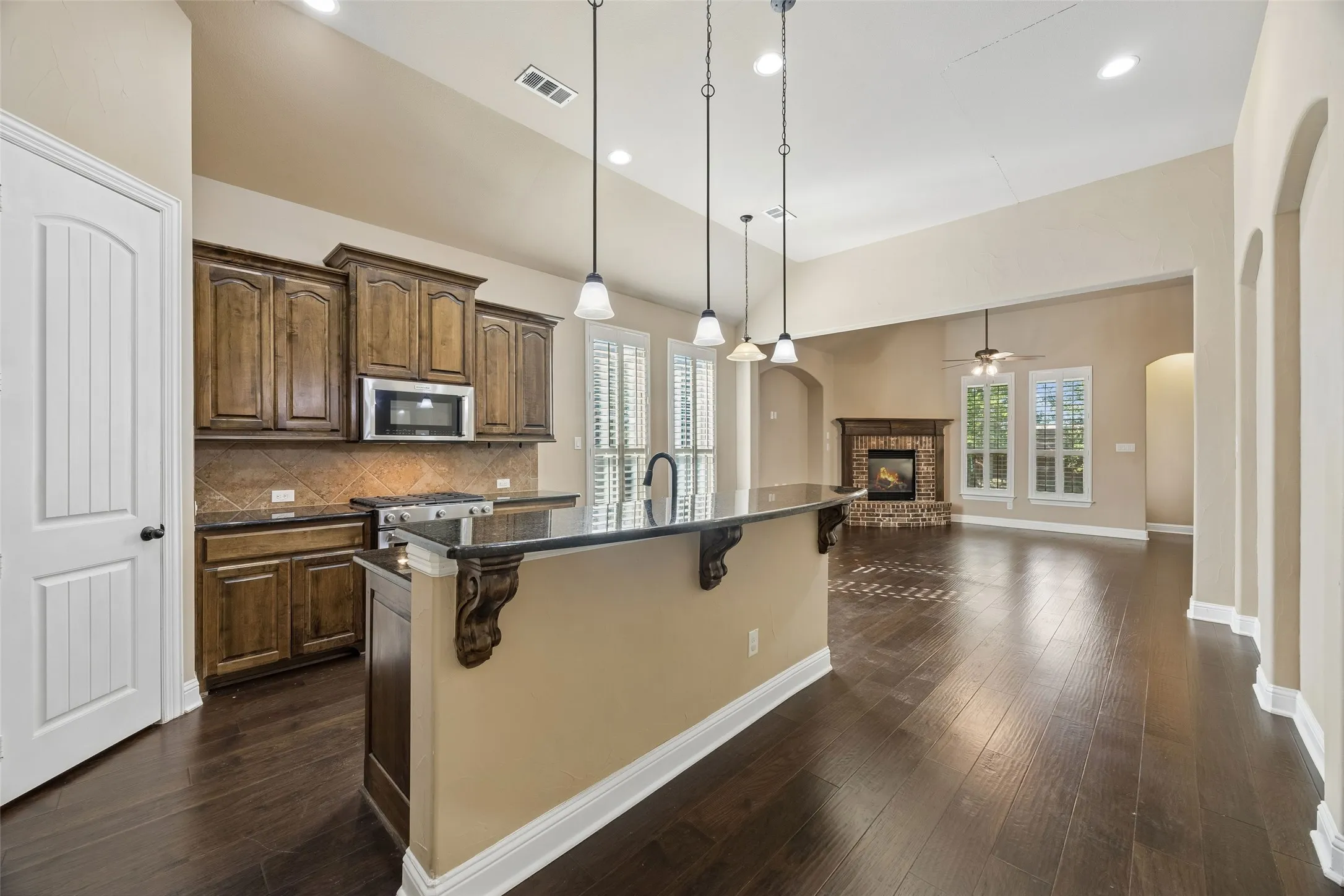 Single Family Residence For Sale in Dallas County , 419 San Marcos Drive, Irving, Texas 75039, 4 Bedroom, 2 Bathroom, 2 Garage spaces, 2,440 Sqft, built in 2013, mls#21399184, Real Estate Agent in Irving, Homes For Sale in Dallas county, Homes For Sale in Irving, Realtor in Irving Texas, Real Estate Brokerage Independent Realty Texas, Luminita Cordes Realtor