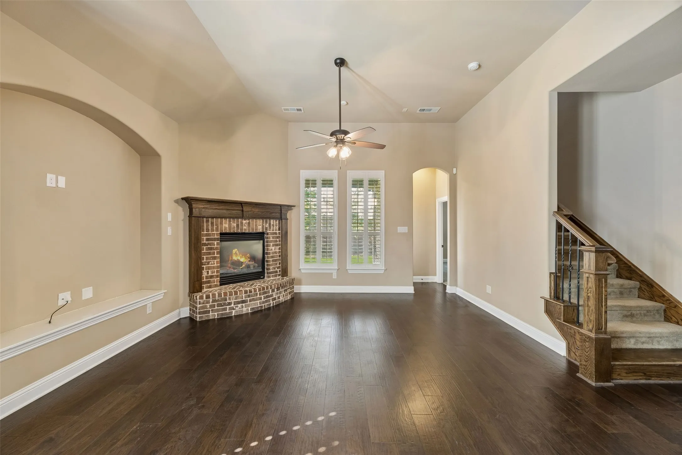 Single Family Residence For Sale in Dallas County , 419 San Marcos Drive, Irving, Texas 75039, 4 Bedroom, 2 Bathroom, 2 Garage spaces, 2,440 Sqft, built in 2013, mls#21399184, Real Estate Agent in Irving, Homes For Sale in Dallas county, Homes For Sale in Irving, Realtor in Irving Texas, Real Estate Brokerage Independent Realty Texas, Luminita Cordes Realtor