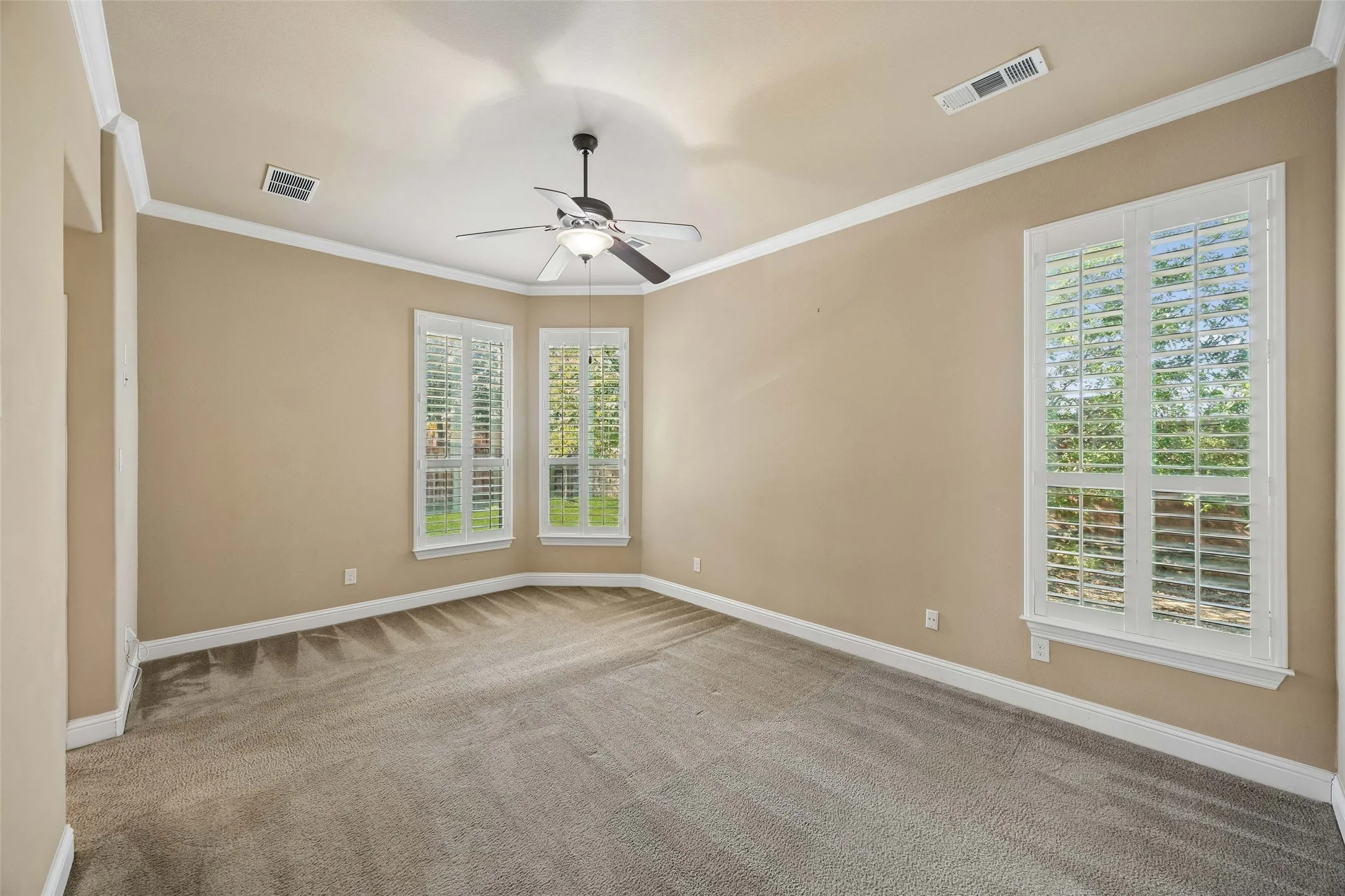 Single Family Residence For Sale in Dallas County , 419 San Marcos Drive, Irving, Texas 75039, 4 Bedroom, 2 Bathroom, 2 Garage spaces, 2,440 Sqft, built in 2013, mls#21399184, Real Estate Agent in Irving, Homes For Sale in Dallas county, Homes For Sale in Irving, Realtor in Irving Texas, Real Estate Brokerage Independent Realty Texas, Luminita Cordes Realtor