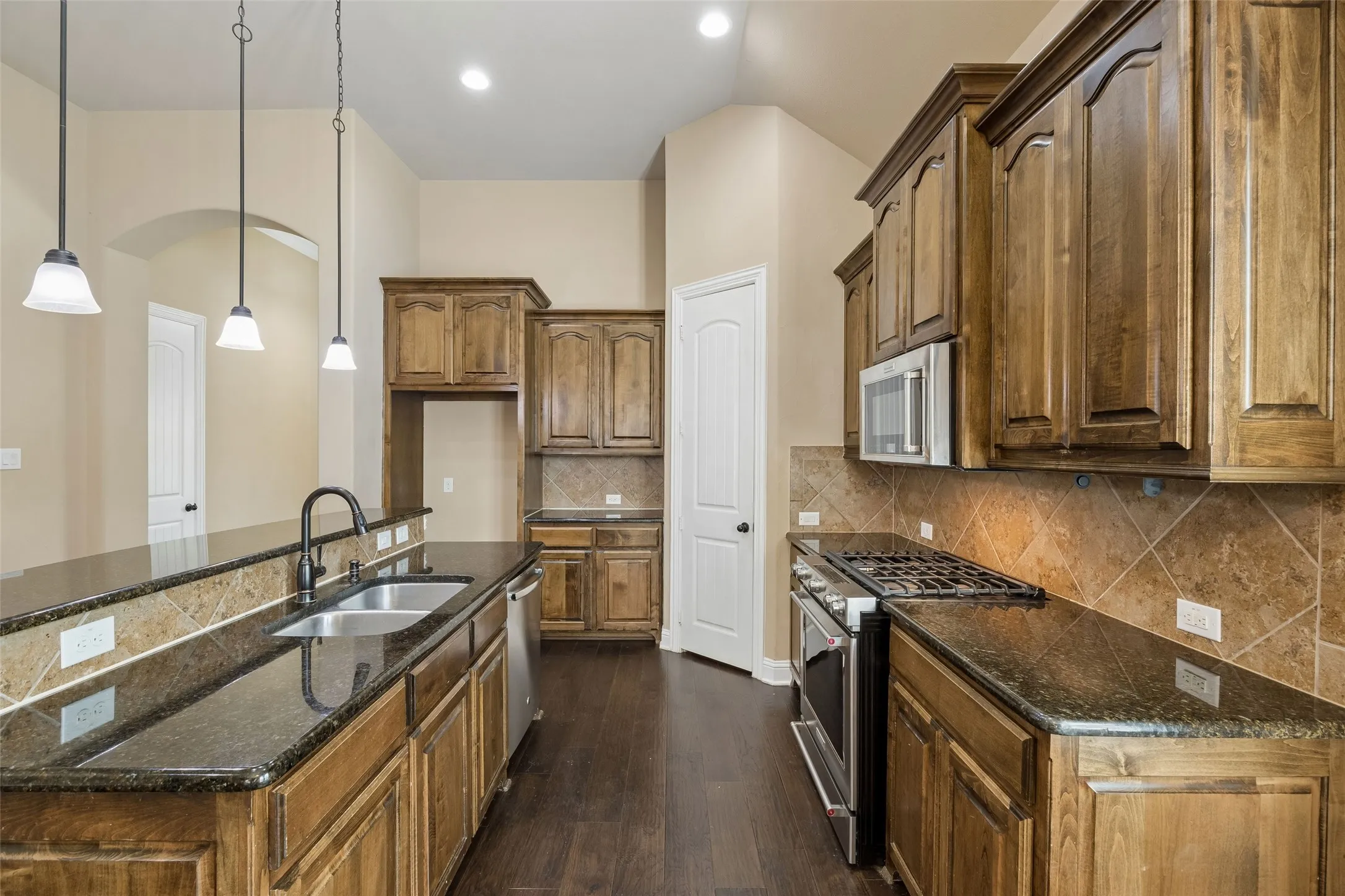 Single Family Residence For Sale in Dallas County , 419 San Marcos Drive, Irving, Texas 75039, 4 Bedroom, 2 Bathroom, 2 Garage spaces, 2,440 Sqft, built in 2013, mls#21399184, Real Estate Agent in Irving, Homes For Sale in Dallas county, Homes For Sale in Irving, Realtor in Irving Texas, Real Estate Brokerage Independent Realty Texas, Luminita Cordes Realtor