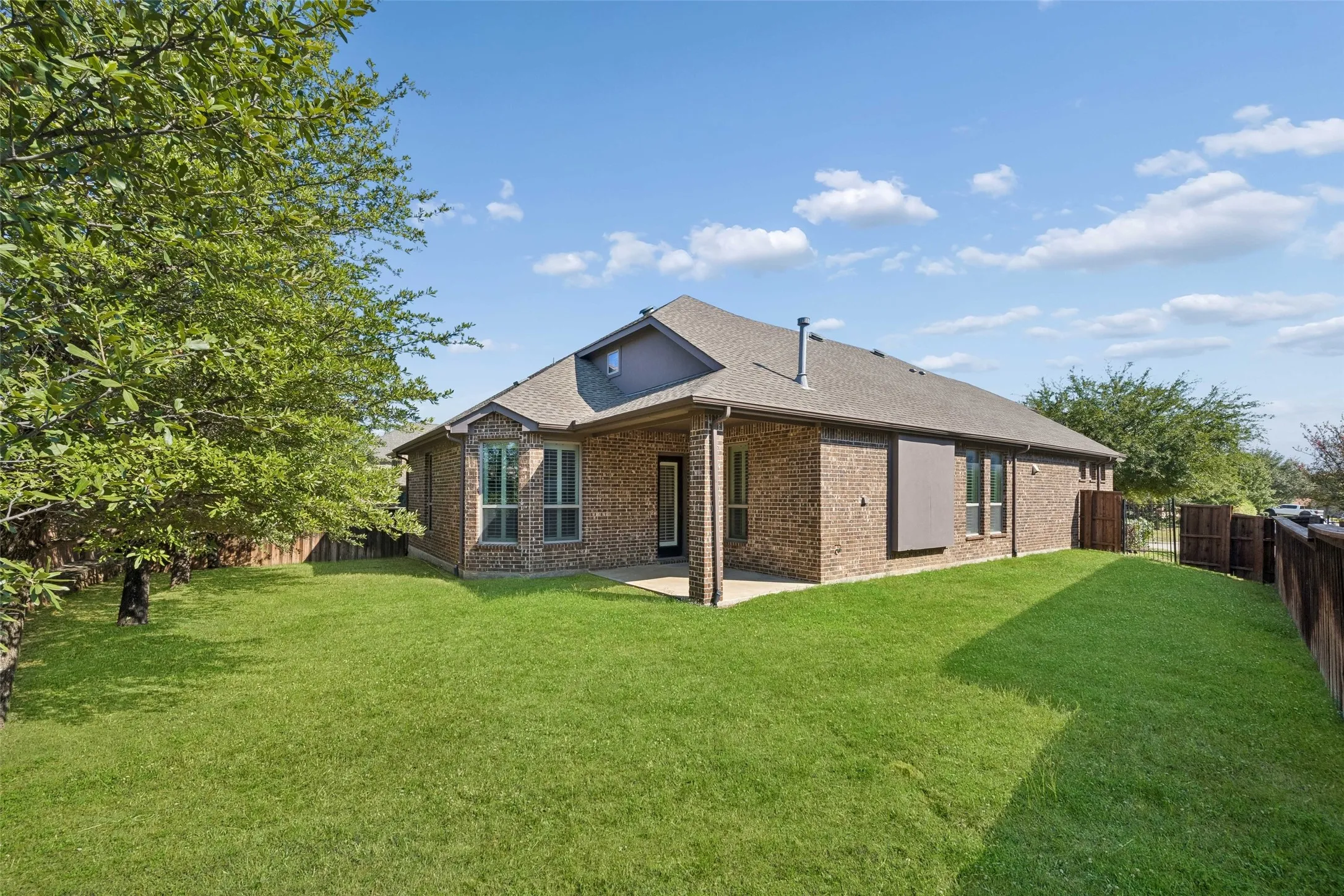 Single Family Residence For Sale in Dallas County , 419 San Marcos Drive, Irving, Texas 75039, 4 Bedroom, 2 Bathroom, 2 Garage spaces, 2,440 Sqft, built in 2013, mls#21399184, Real Estate Agent in Irving, Homes For Sale in Dallas county, Homes For Sale in Irving, Realtor in Irving Texas, Real Estate Brokerage Independent Realty Texas, Luminita Cordes Realtor