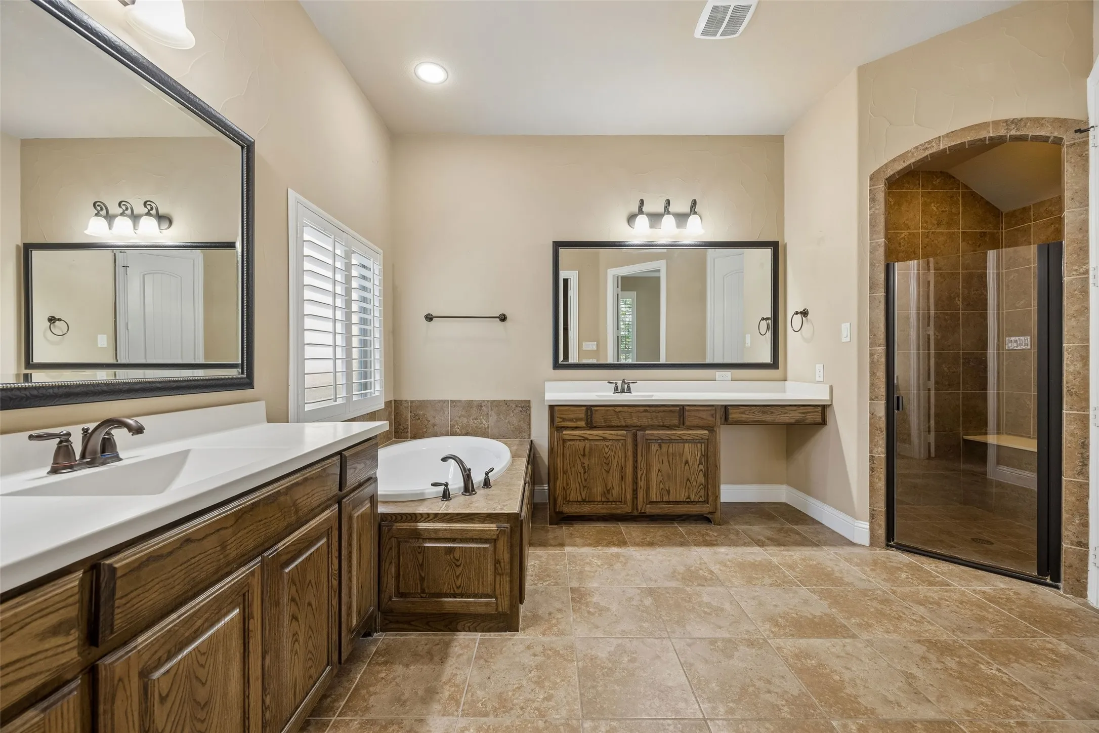 Single Family Residence For Sale in Dallas County , 419 San Marcos Drive, Irving, Texas 75039, 4 Bedroom, 2 Bathroom, 2 Garage spaces, 2,440 Sqft, built in 2013, mls#21399184, Real Estate Agent in Irving, Homes For Sale in Dallas county, Homes For Sale in Irving, Realtor in Irving Texas, Real Estate Brokerage Independent Realty Texas, Luminita Cordes Realtor