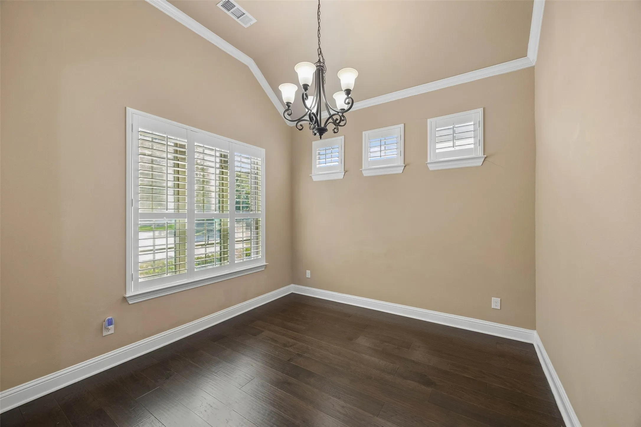 Single Family Residence For Sale in Dallas County , 419 San Marcos Drive, Irving, Texas 75039, 4 Bedroom, 2 Bathroom, 2 Garage spaces, 2,440 Sqft, built in 2013, mls#21399184, Real Estate Agent in Irving, Homes For Sale in Dallas county, Homes For Sale in Irving, Realtor in Irving Texas, Real Estate Brokerage Independent Realty Texas, Luminita Cordes Realtor