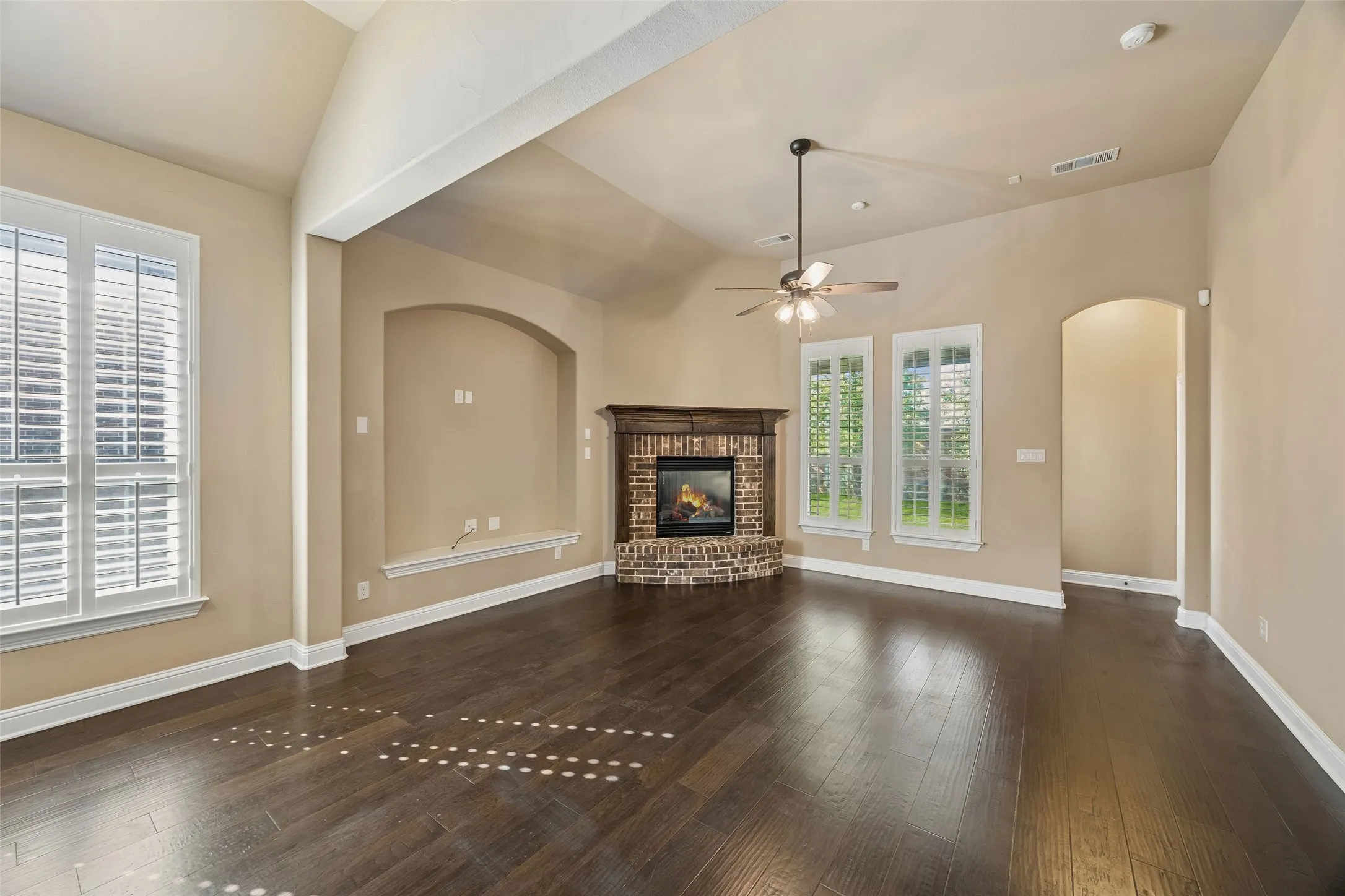 Single Family Residence For Sale in Dallas County , 419 San Marcos Drive, Irving, Texas 75039, 4 Bedroom, 2 Bathroom, 2 Garage spaces, 2,440 Sqft, built in 2013, mls#21399184, Real Estate Agent in Irving, Homes For Sale in Dallas county, Homes For Sale in Irving, Realtor in Irving Texas, Real Estate Brokerage Independent Realty Texas, Luminita Cordes Realtor