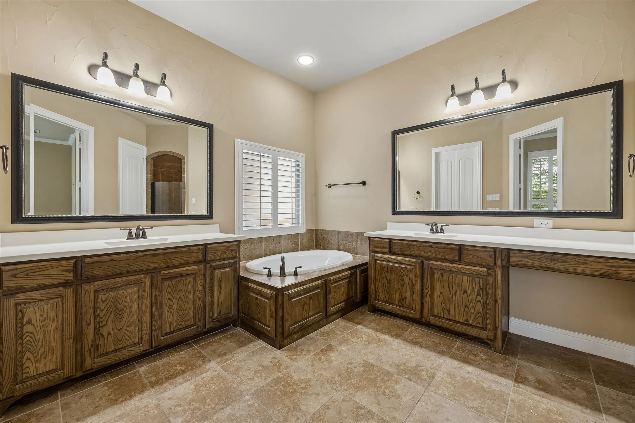 Single Family Residence For Sale in Dallas County , 419 San Marcos Drive, Irving, Texas 75039, 4 Bedroom, 2 Bathroom, 2 Garage spaces, 2,440 Sqft, built in 2013, mls#21399184, Real Estate Agent in Irving, Homes For Sale in Dallas county, Homes For Sale in Irving, Realtor in Irving Texas, Real Estate Brokerage Independent Realty Texas, Luminita Cordes Realtor