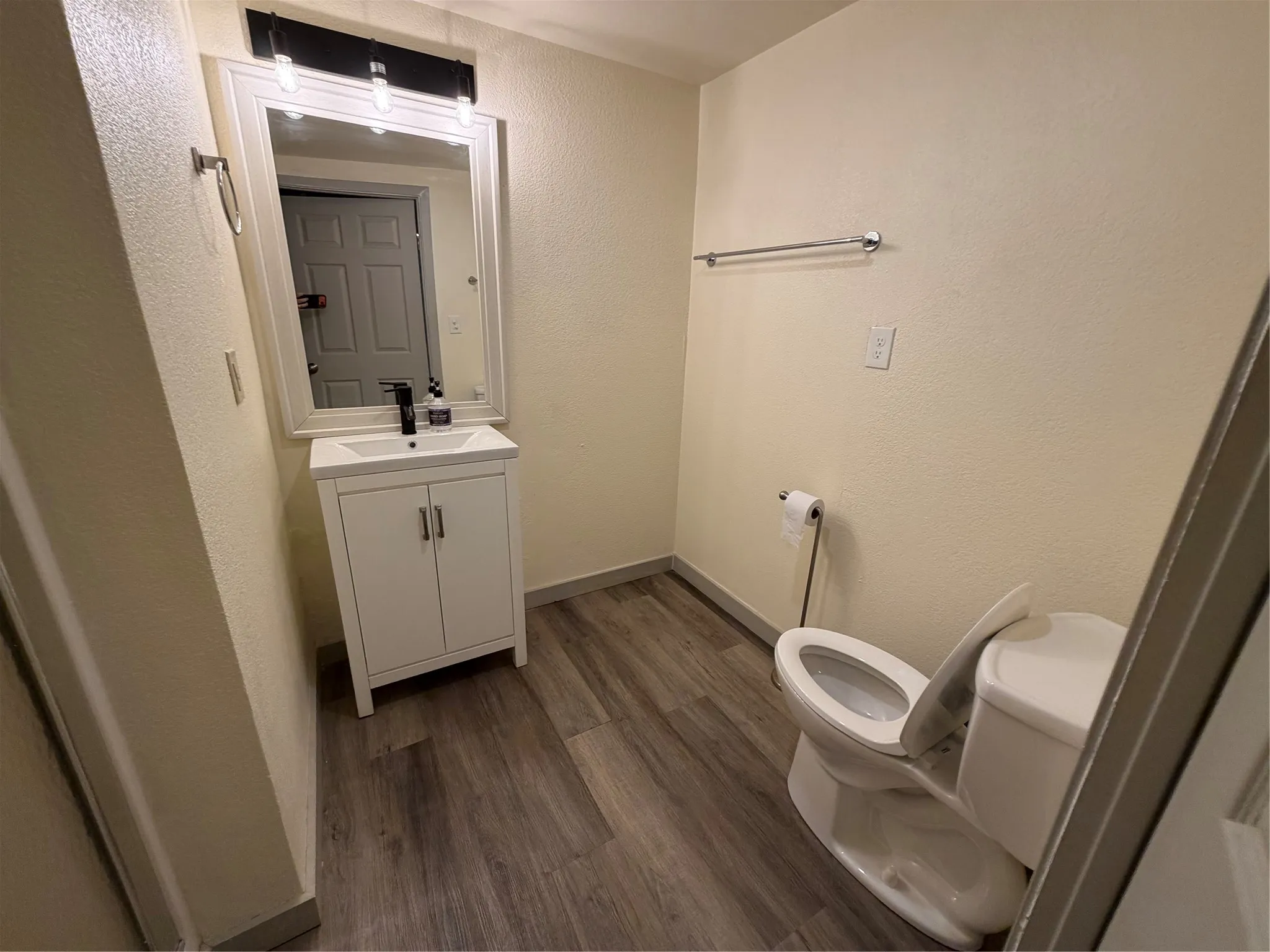 Manufactured Home For Rent in Erath County , 715 Monarch Trail, Bluff Dale, Texas 76433, 3 Bedroom, 2 Bathroom, Garage spaces, 2,100 Sqft, built in 2015, mls#21405538, Real Estate Agent in Bluff Dale, Homes For Rent in Erath county, Homes For Rent in Bluff Dale, Realtor in Bluff Dale Texas, Real Estate Brokerage Independent Realty Texas, Luminita Cordes Realtor