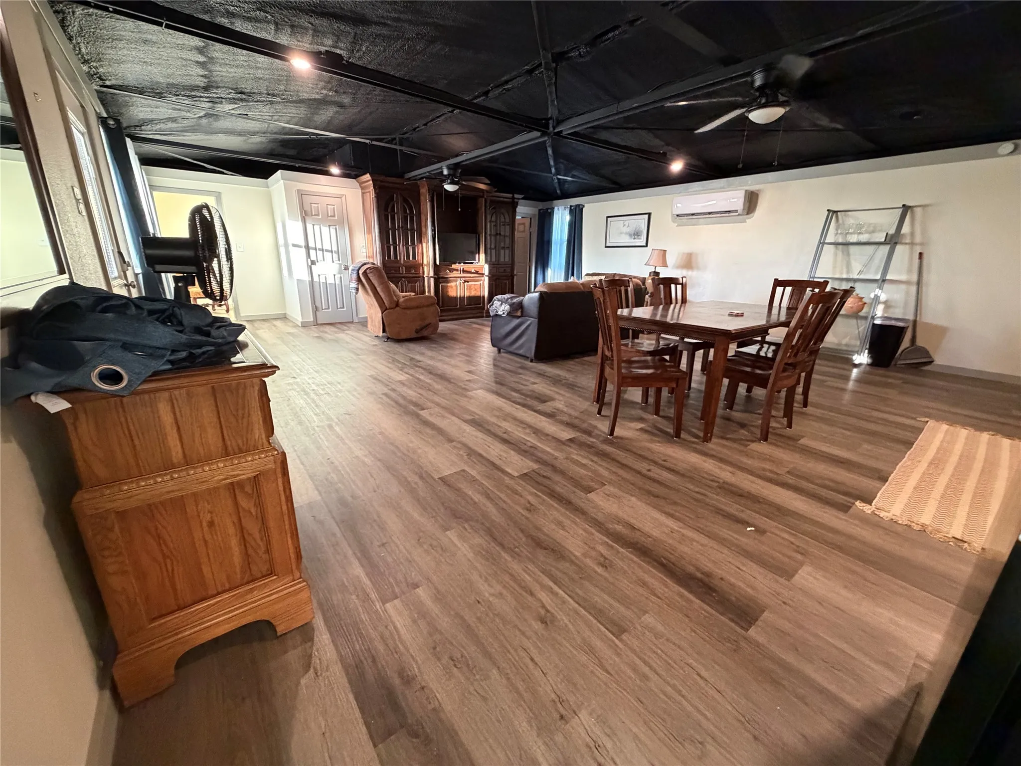 Manufactured Home For Rent in Erath County , 715 Monarch Trail, Bluff Dale, Texas 76433, 3 Bedroom, 2 Bathroom, Garage spaces, 2,100 Sqft, built in 2015, mls#21405538, Real Estate Agent in Bluff Dale, Homes For Rent in Erath county, Homes For Rent in Bluff Dale, Realtor in Bluff Dale Texas, Real Estate Brokerage Independent Realty Texas, Luminita Cordes Realtor