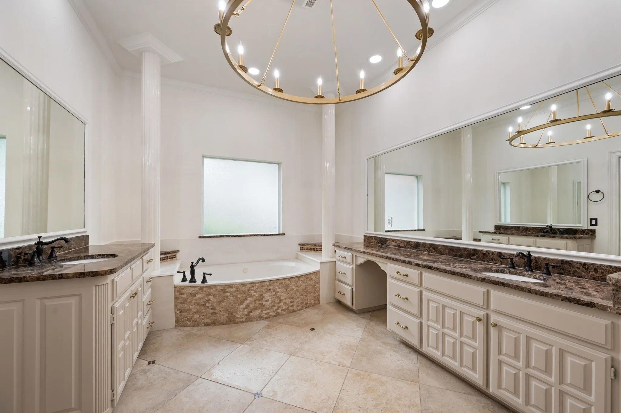 Full bath with crown molding, a notable chandelier, a sink, and a bath
