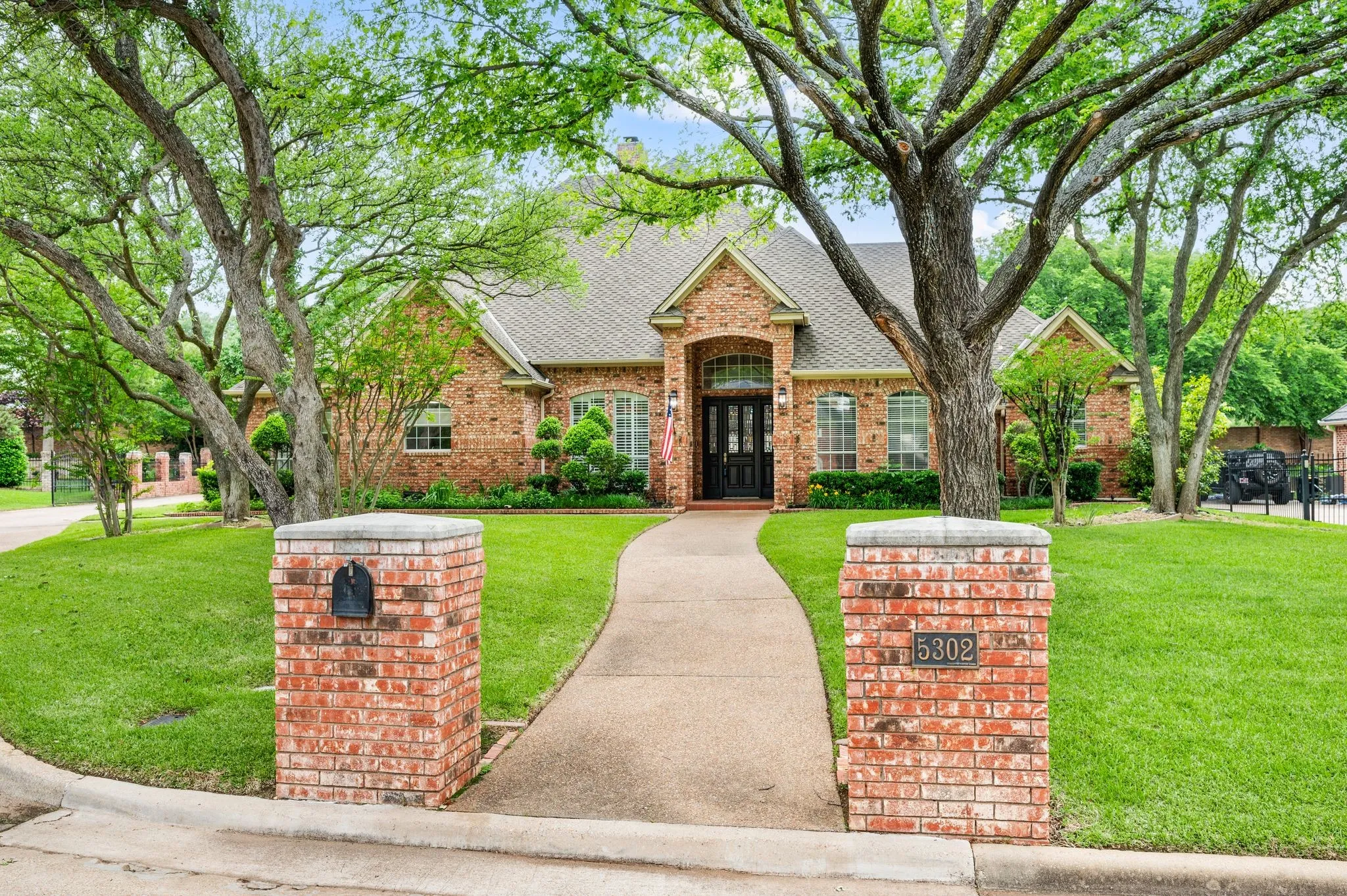 Single Family Residence For Rent in Tarrant County , 5302 Maple Lane, Colleyville, Texas 76034, 4 Bedroom, 4 Bathroom, 3 Garage spaces, 4,506 Sqft, built in 1990, mls#21404732, Real Estate Agent in Colleyville, Homes For Rent in Tarrant county, Homes For Rent in Colleyville, Realtor in Colleyville Texas, Real Estate Brokerage Independent Realty Texas, Luminita Cordes Realtor