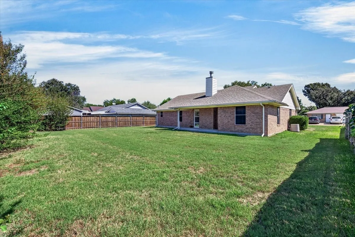 Single Family Residence For Sale in Henderson County , 1204 S Bettie Street, Mabank, Texas 75147, 3 Bedroom, 2 Bathroom, 2 Garage spaces, 1,392 Sqft, built in 1995, mls#21405337, Real Estate Agent in Mabank, Homes For Sale in Henderson county, Homes For Sale in Mabank, Realtor in Mabank Texas, Real Estate Brokerage Independent Realty Texas, Luminita Cordes Realtor