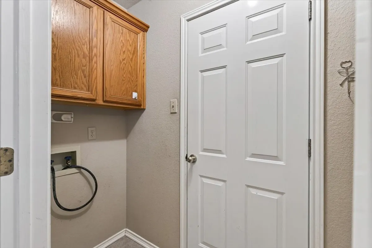Single Family Residence For Sale in Henderson County , 1204 S Bettie Street, Mabank, Texas 75147, 3 Bedroom, 2 Bathroom, 2 Garage spaces, 1,392 Sqft, built in 1995, mls#21405337, Real Estate Agent in Mabank, Homes For Sale in Henderson county, Homes For Sale in Mabank, Realtor in Mabank Texas, Real Estate Brokerage Independent Realty Texas, Luminita Cordes Realtor