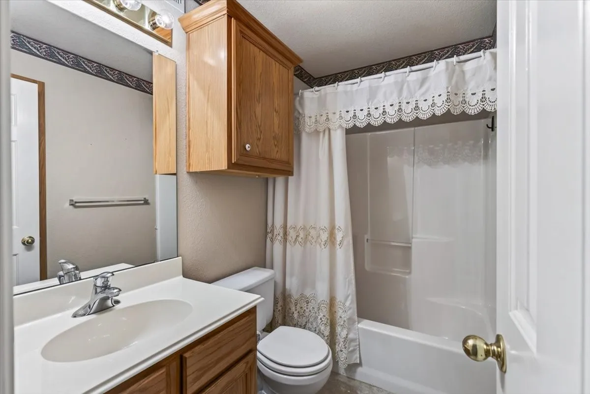 Single Family Residence For Sale in Henderson County , 1204 S Bettie Street, Mabank, Texas 75147, 3 Bedroom, 2 Bathroom, 2 Garage spaces, 1,392 Sqft, built in 1995, mls#21405337, Real Estate Agent in Mabank, Homes For Sale in Henderson county, Homes For Sale in Mabank, Realtor in Mabank Texas, Real Estate Brokerage Independent Realty Texas, Luminita Cordes Realtor