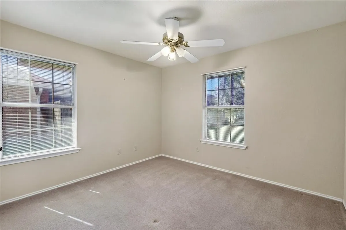 Single Family Residence For Sale in Henderson County , 1204 S Bettie Street, Mabank, Texas 75147, 3 Bedroom, 2 Bathroom, 2 Garage spaces, 1,392 Sqft, built in 1995, mls#21405337, Real Estate Agent in Mabank, Homes For Sale in Henderson county, Homes For Sale in Mabank, Realtor in Mabank Texas, Real Estate Brokerage Independent Realty Texas, Luminita Cordes Realtor