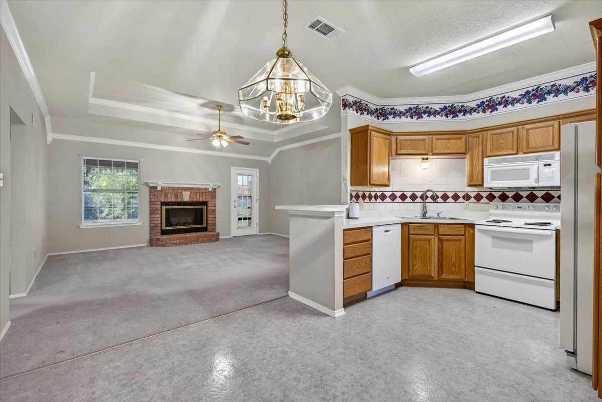 Single Family Residence For Sale in Henderson County , 1204 S Bettie Street, Mabank, Texas 75147, 3 Bedroom, 2 Bathroom, 2 Garage spaces, 1,392 Sqft, built in 1995, mls#21405337, Real Estate Agent in Mabank, Homes For Sale in Henderson county, Homes For Sale in Mabank, Realtor in Mabank Texas, Real Estate Brokerage Independent Realty Texas, Luminita Cordes Realtor