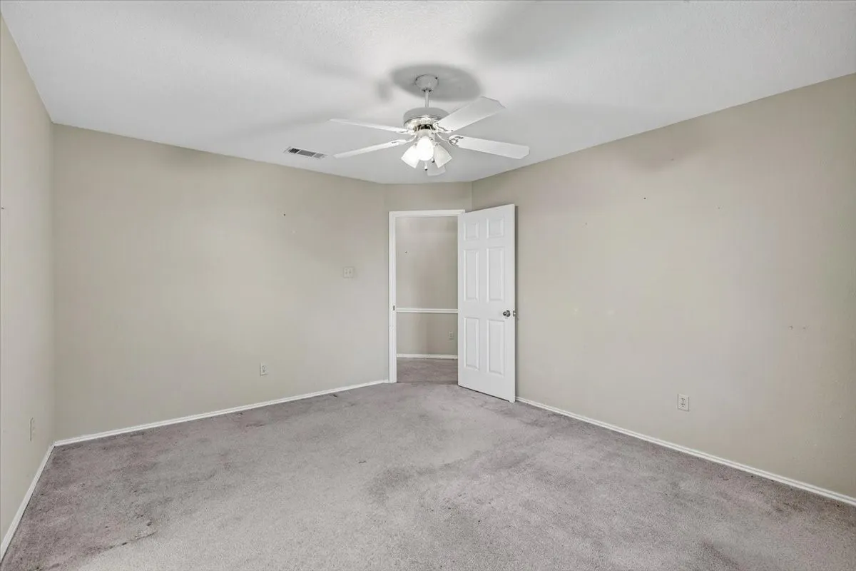 Single Family Residence For Sale in Henderson County , 1204 S Bettie Street, Mabank, Texas 75147, 3 Bedroom, 2 Bathroom, 2 Garage spaces, 1,392 Sqft, built in 1995, mls#21405337, Real Estate Agent in Mabank, Homes For Sale in Henderson county, Homes For Sale in Mabank, Realtor in Mabank Texas, Real Estate Brokerage Independent Realty Texas, Luminita Cordes Realtor