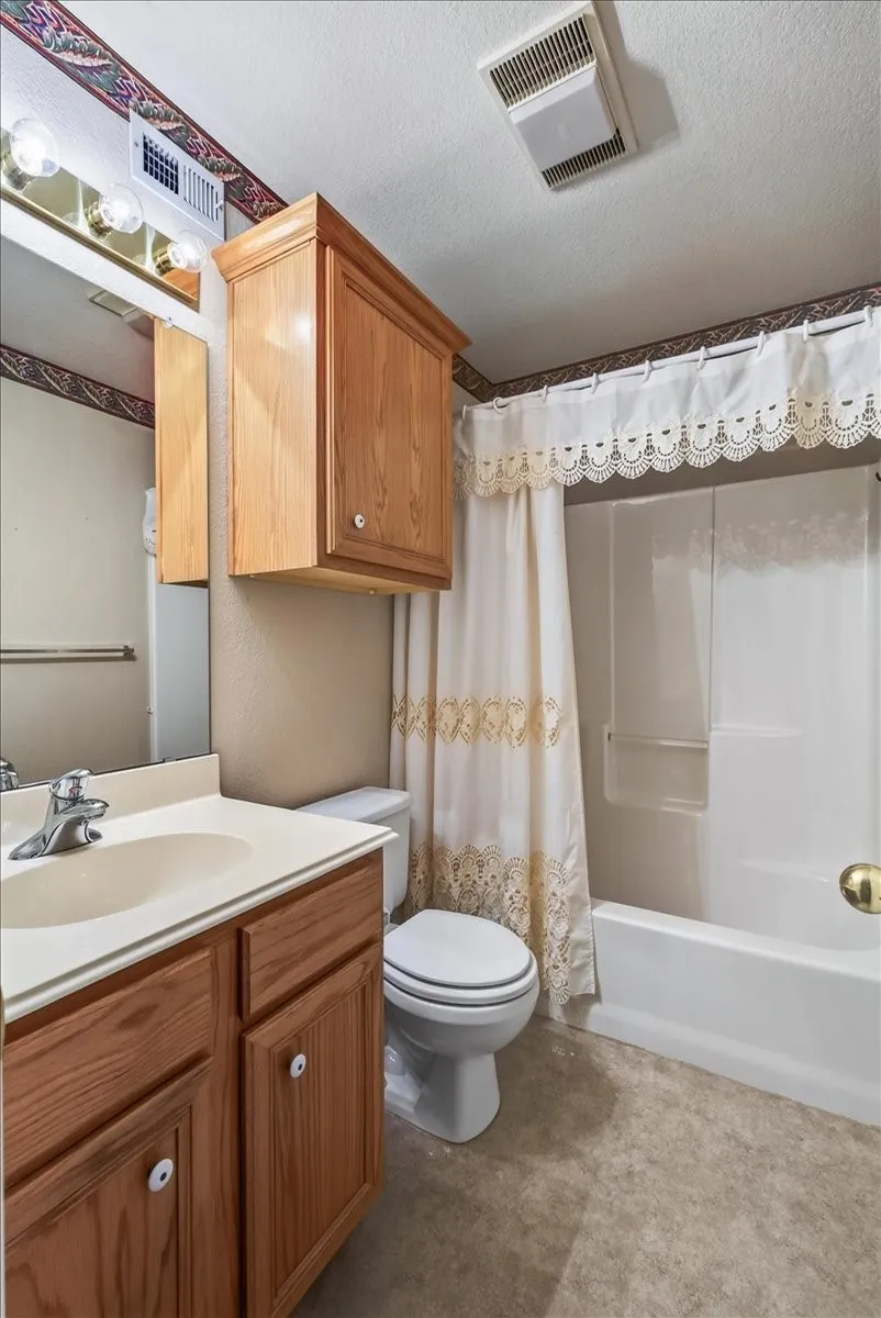 Single Family Residence For Sale in Henderson County , 1204 S Bettie Street, Mabank, Texas 75147, 3 Bedroom, 2 Bathroom, 2 Garage spaces, 1,392 Sqft, built in 1995, mls#21405337, Real Estate Agent in Mabank, Homes For Sale in Henderson county, Homes For Sale in Mabank, Realtor in Mabank Texas, Real Estate Brokerage Independent Realty Texas, Luminita Cordes Realtor