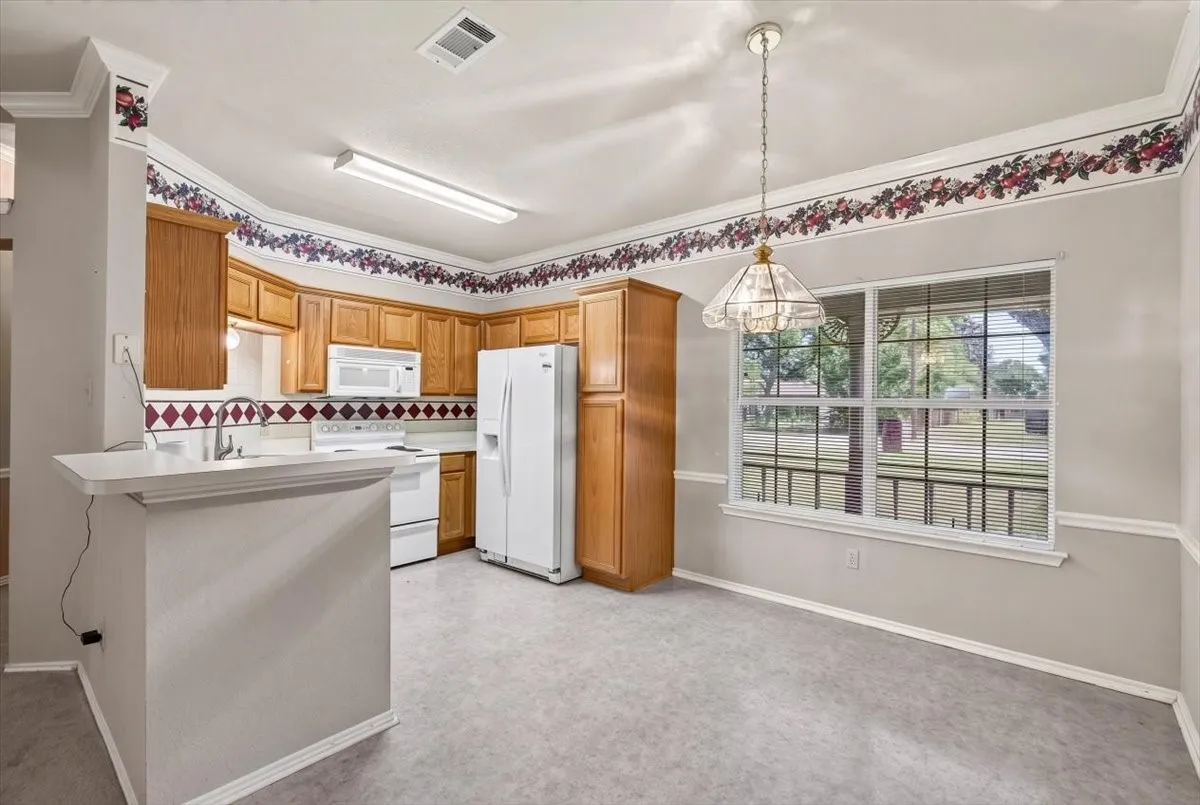 Single Family Residence For Sale in Henderson County , 1204 S Bettie Street, Mabank, Texas 75147, 3 Bedroom, 2 Bathroom, 2 Garage spaces, 1,392 Sqft, built in 1995, mls#21405337, Real Estate Agent in Mabank, Homes For Sale in Henderson county, Homes For Sale in Mabank, Realtor in Mabank Texas, Real Estate Brokerage Independent Realty Texas, Luminita Cordes Realtor