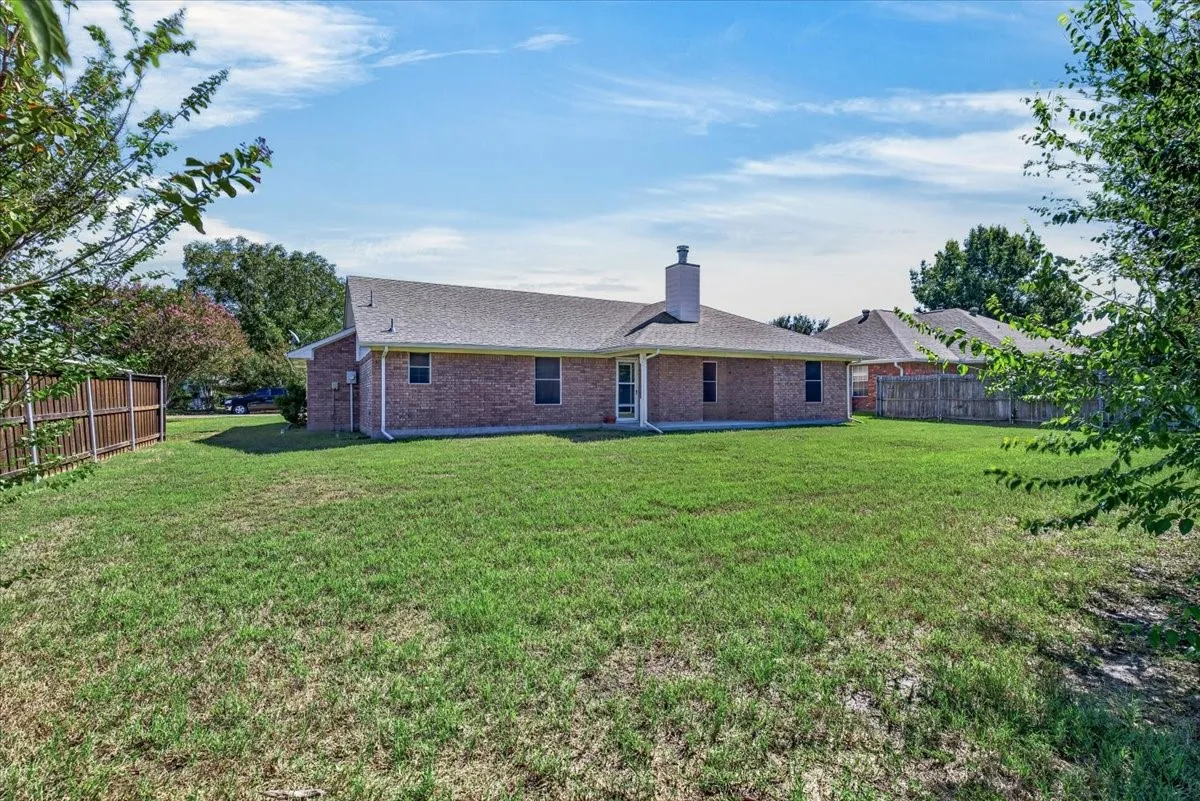 Single Family Residence For Sale in Henderson County , 1204 S Bettie Street, Mabank, Texas 75147, 3 Bedroom, 2 Bathroom, 2 Garage spaces, 1,392 Sqft, built in 1995, mls#21405337, Real Estate Agent in Mabank, Homes For Sale in Henderson county, Homes For Sale in Mabank, Realtor in Mabank Texas, Real Estate Brokerage Independent Realty Texas, Luminita Cordes Realtor