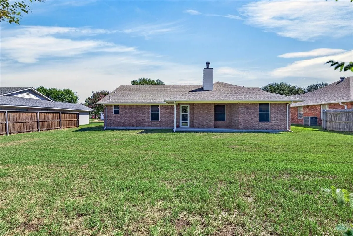 Single Family Residence For Sale in Henderson County , 1204 S Bettie Street, Mabank, Texas 75147, 3 Bedroom, 2 Bathroom, 2 Garage spaces, 1,392 Sqft, built in 1995, mls#21405337, Real Estate Agent in Mabank, Homes For Sale in Henderson county, Homes For Sale in Mabank, Realtor in Mabank Texas, Real Estate Brokerage Independent Realty Texas, Luminita Cordes Realtor