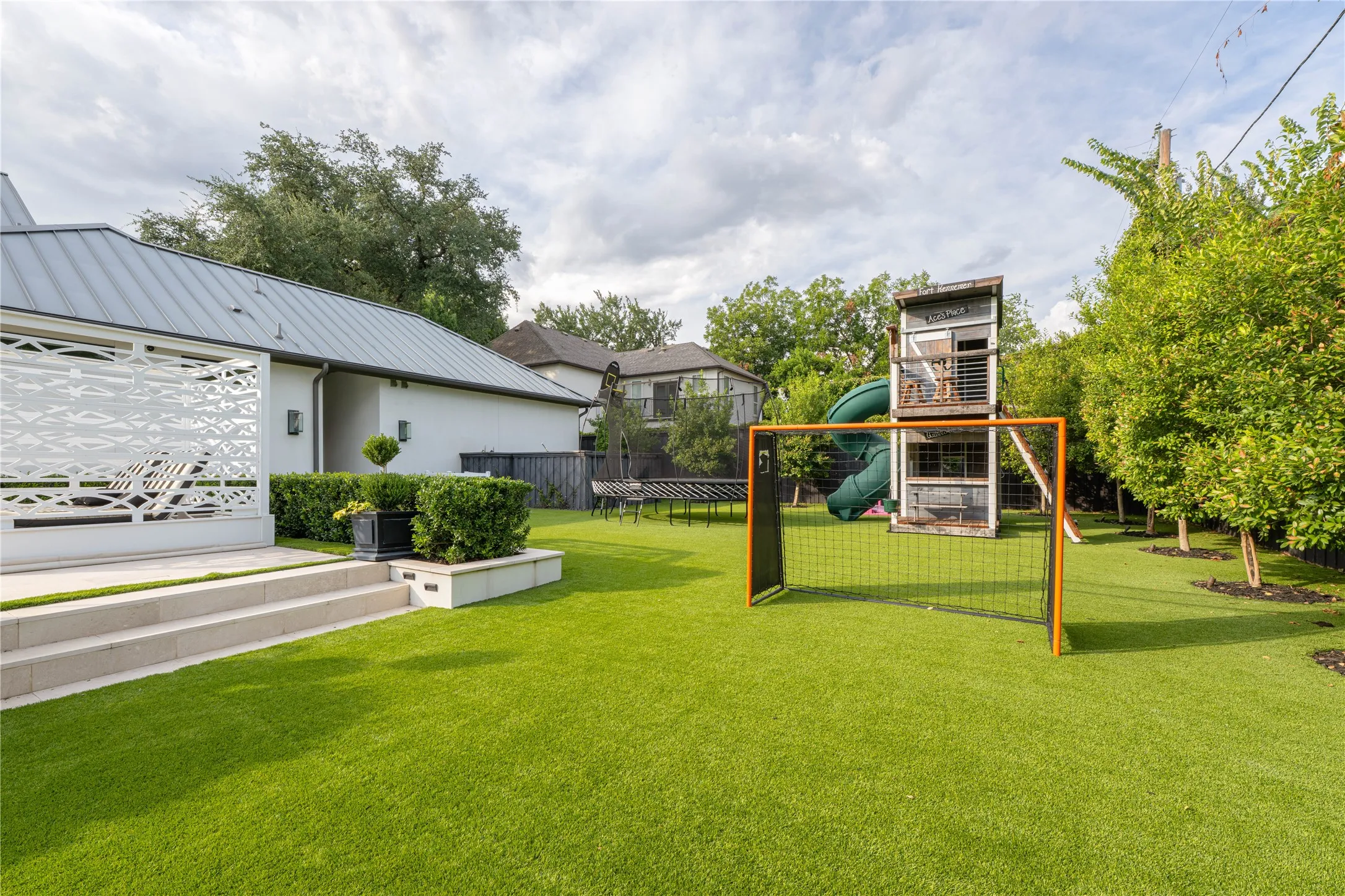 Single Family Residence For Sale in Dallas County , 4312 Pomona Road, Dallas, Texas 75209, 6 Bedroom, 8 Bathroom, 3 Garage spaces, 6,977 Sqft, built in 2022, mls#21374063, Real Estate Agent in Dallas, Homes For Sale in Dallas county, Homes For Sale in Dallas, Realtor in Dallas Texas, Real Estate Brokerage Independent Realty Texas, Luminita Cordes Realtor