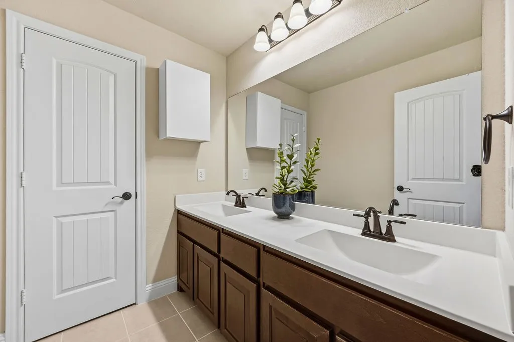 Single Family Residence For Sale in Denton County , 14838 Speargrass Drive, Frisco, Texas 75033, 5 Bedroom, 4 Bathroom, 2 Garage spaces, 3,204 Sqft, built in 2021, mls#21396389, Real Estate Agent in Frisco, Homes For Sale in Denton county, Homes For Sale in Frisco, Realtor in Frisco Texas, Real Estate Brokerage Independent Realty Texas, Luminita Cordes Realtor