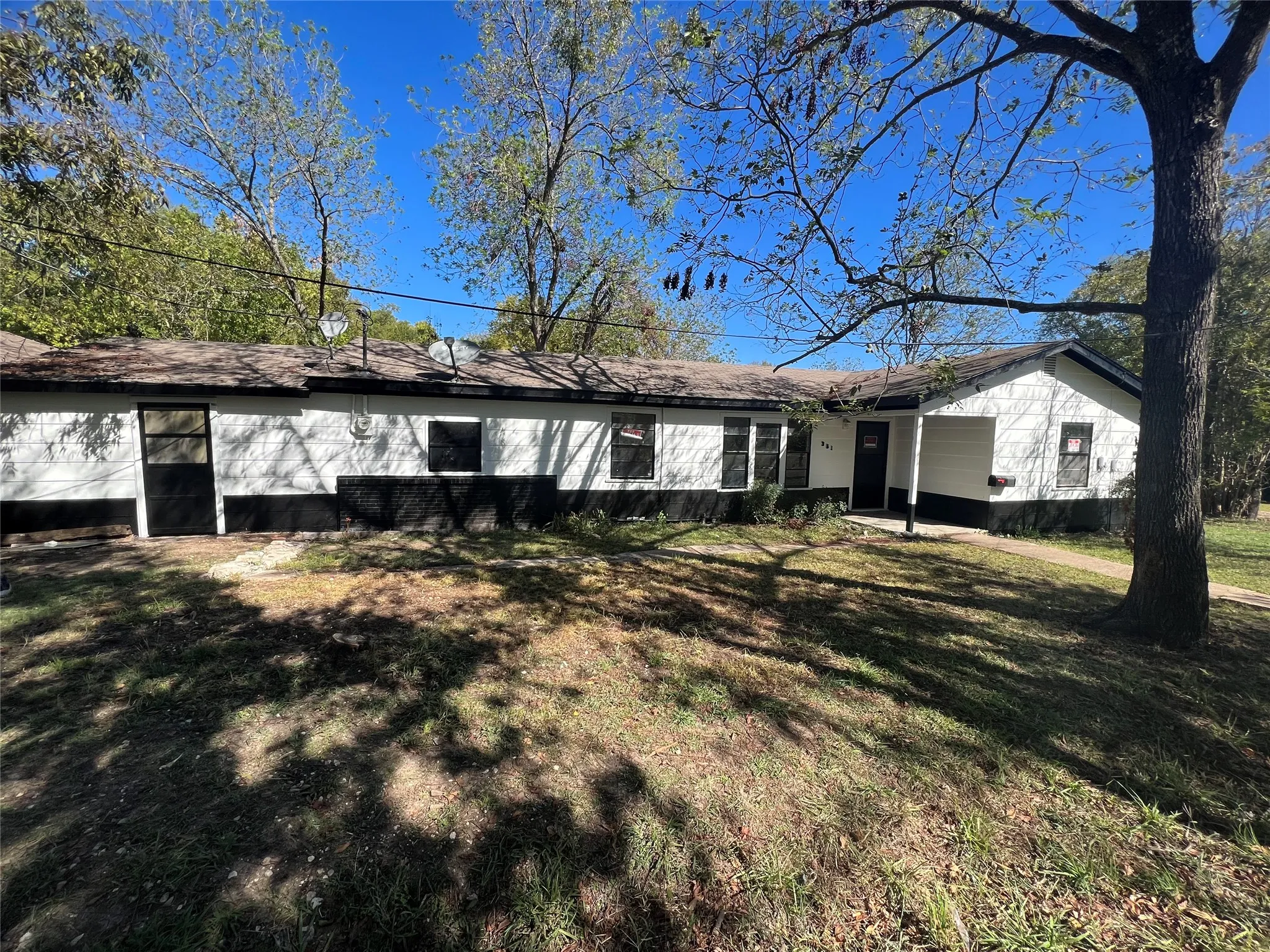 Single Family Residence For Sale in Delta County , 351 E Commerce Avenue, Cooper, Texas 75432, 3 Bedroom, 1 Bathroom, Garage spaces, 1,200 Sqft, built in 1962, mls#21405384, Real Estate Agent in Cooper, Homes For Sale in Delta county, Homes For Sale in Cooper, Realtor in Cooper Texas, Real Estate Brokerage Independent Realty Texas, Luminita Cordes Realtor