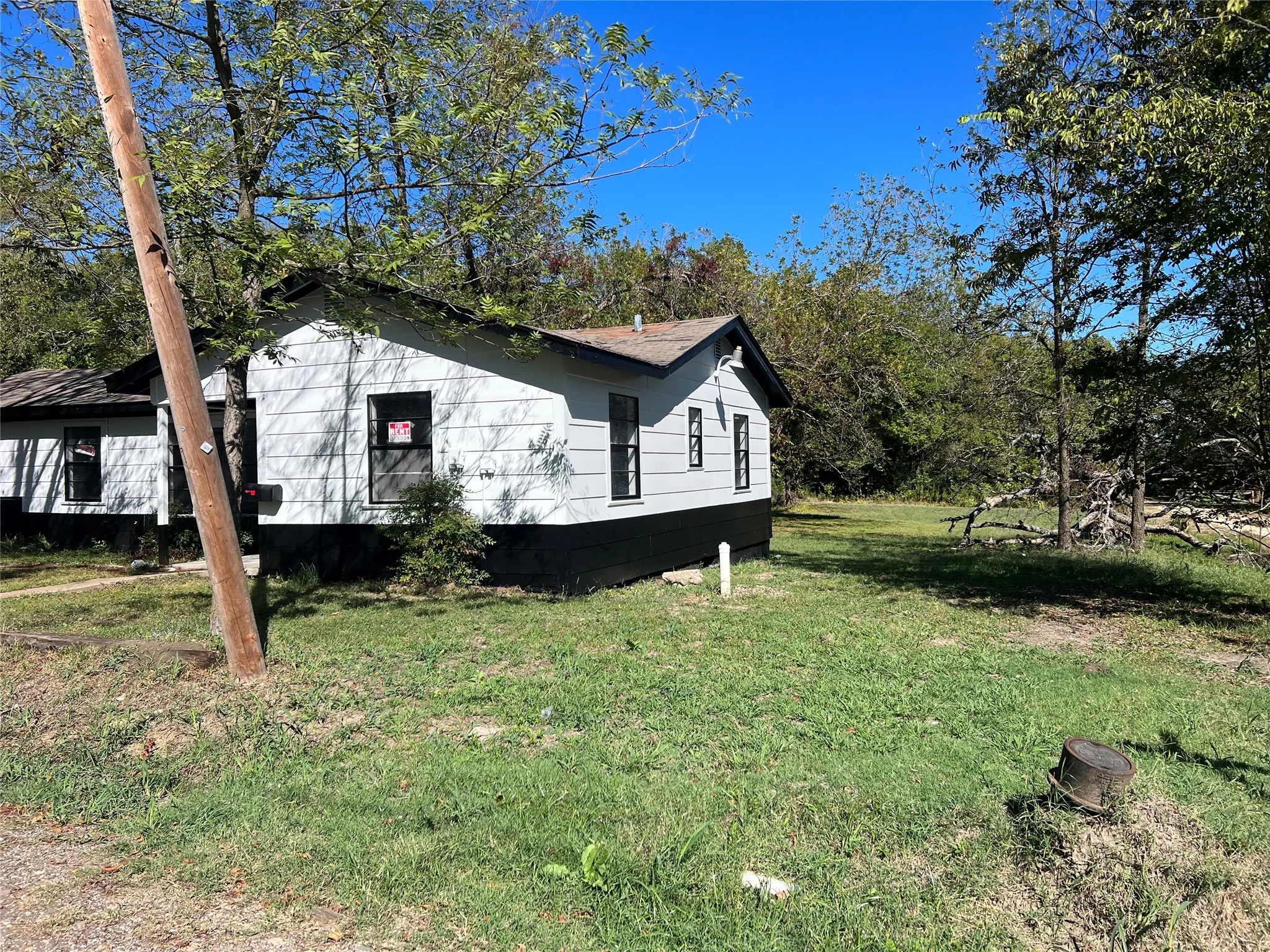 Single Family Residence For Sale in Delta County , 351 E Commerce Avenue, Cooper, Texas 75432, 3 Bedroom, 1 Bathroom, Garage spaces, 1,200 Sqft, built in 1962, mls#21405384, Real Estate Agent in Cooper, Homes For Sale in Delta county, Homes For Sale in Cooper, Realtor in Cooper Texas, Real Estate Brokerage Independent Realty Texas, Luminita Cordes Realtor