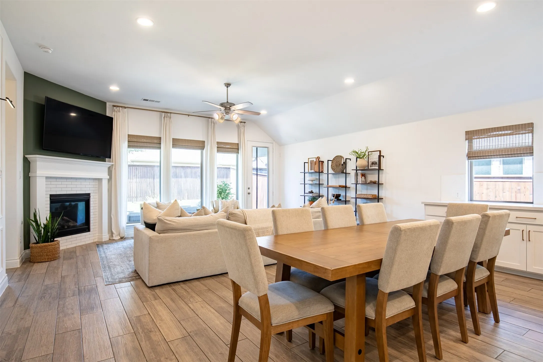 Single Family Residence For Sale in Collin County , 725 Bretallow Drive, Celina, Texas 75009, 4 Bedroom, 3 Bathroom, 2 Garage spaces, 2,619 Sqft, built in 2020, mls#21405552, Real Estate Agent in Celina, Homes For Sale in Collin county, Homes For Sale in Celina, Realtor in Celina Texas, Real Estate Brokerage Independent Realty Texas, Luminita Cordes Realtor