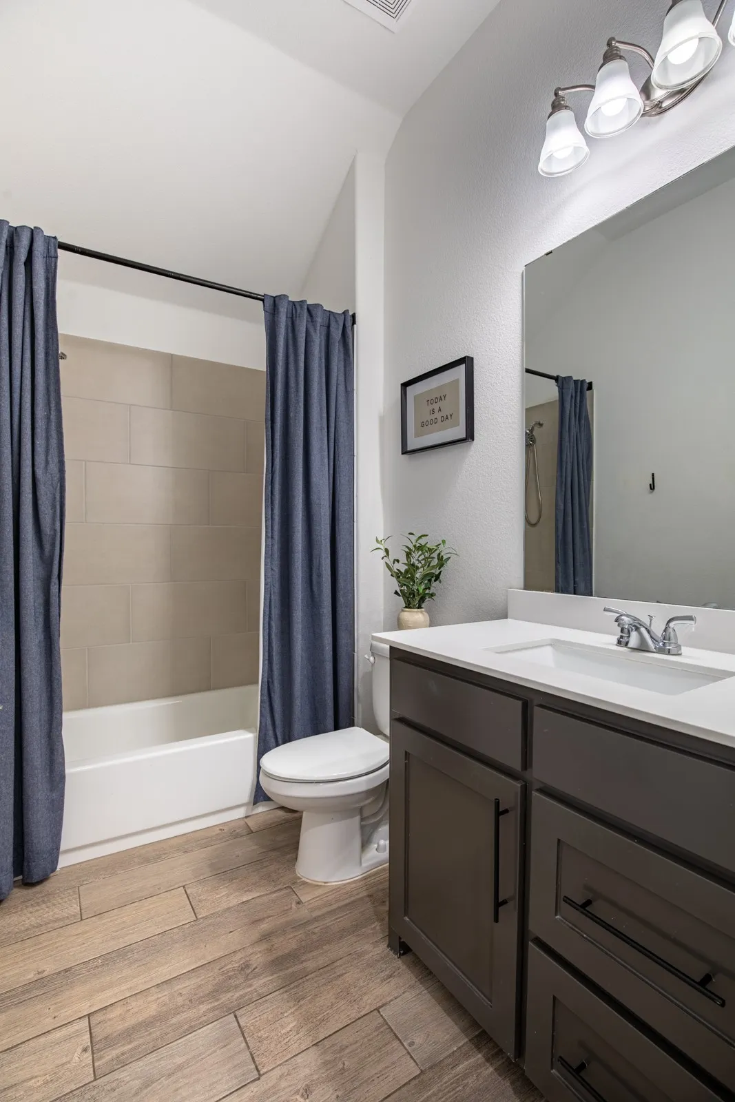 Single Family Residence For Sale in Collin County , 725 Bretallow Drive, Celina, Texas 75009, 4 Bedroom, 3 Bathroom, 2 Garage spaces, 2,619 Sqft, built in 2020, mls#21405552, Real Estate Agent in Celina, Homes For Sale in Collin county, Homes For Sale in Celina, Realtor in Celina Texas, Real Estate Brokerage Independent Realty Texas, Luminita Cordes Realtor