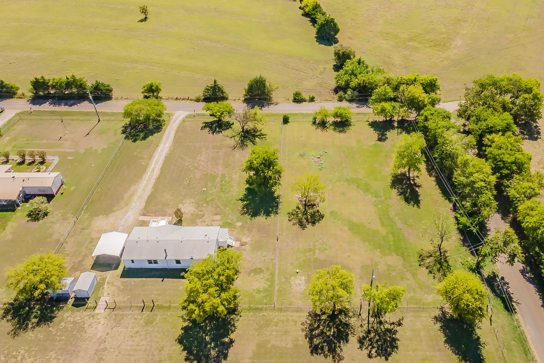 Manufactured Home For Sale in Ellis County , 7885 Little Branch, Waxahachie, Texas 75167, 3 Bedroom, 2 Bathroom, Garage spaces, 1,440 Sqft, built in 2000, mls#21405562, Real Estate Agent in Waxahachie, Homes For Sale in Ellis county, Homes For Sale in Waxahachie, Realtor in Waxahachie Texas, Real Estate Brokerage Independent Realty Texas, Luminita Cordes Realtor