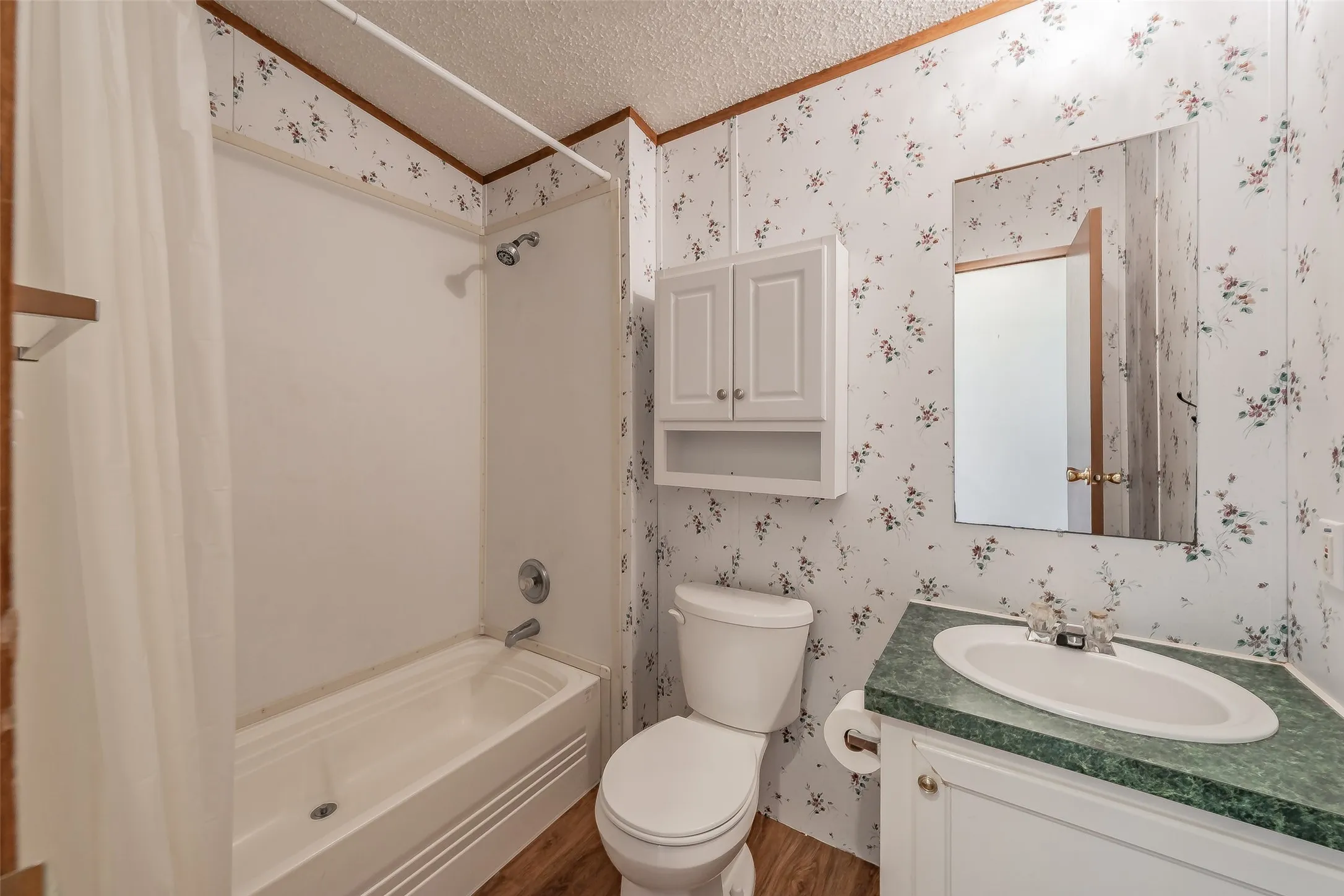 Manufactured Home For Sale in Ellis County , 7885 Little Branch, Waxahachie, Texas 75167, 3 Bedroom, 2 Bathroom, Garage spaces, 1,440 Sqft, built in 2000, mls#21405562, Real Estate Agent in Waxahachie, Homes For Sale in Ellis county, Homes For Sale in Waxahachie, Realtor in Waxahachie Texas, Real Estate Brokerage Independent Realty Texas, Luminita Cordes Realtor