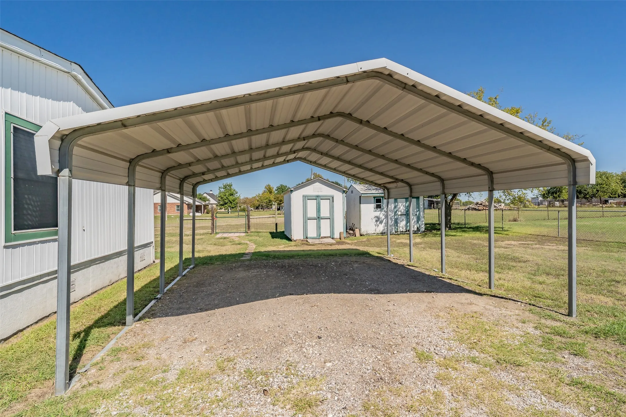 Manufactured Home For Sale in Ellis County , 7885 Little Branch, Waxahachie, Texas 75167, 3 Bedroom, 2 Bathroom, Garage spaces, 1,440 Sqft, built in 2000, mls#21405562, Real Estate Agent in Waxahachie, Homes For Sale in Ellis county, Homes For Sale in Waxahachie, Realtor in Waxahachie Texas, Real Estate Brokerage Independent Realty Texas, Luminita Cordes Realtor