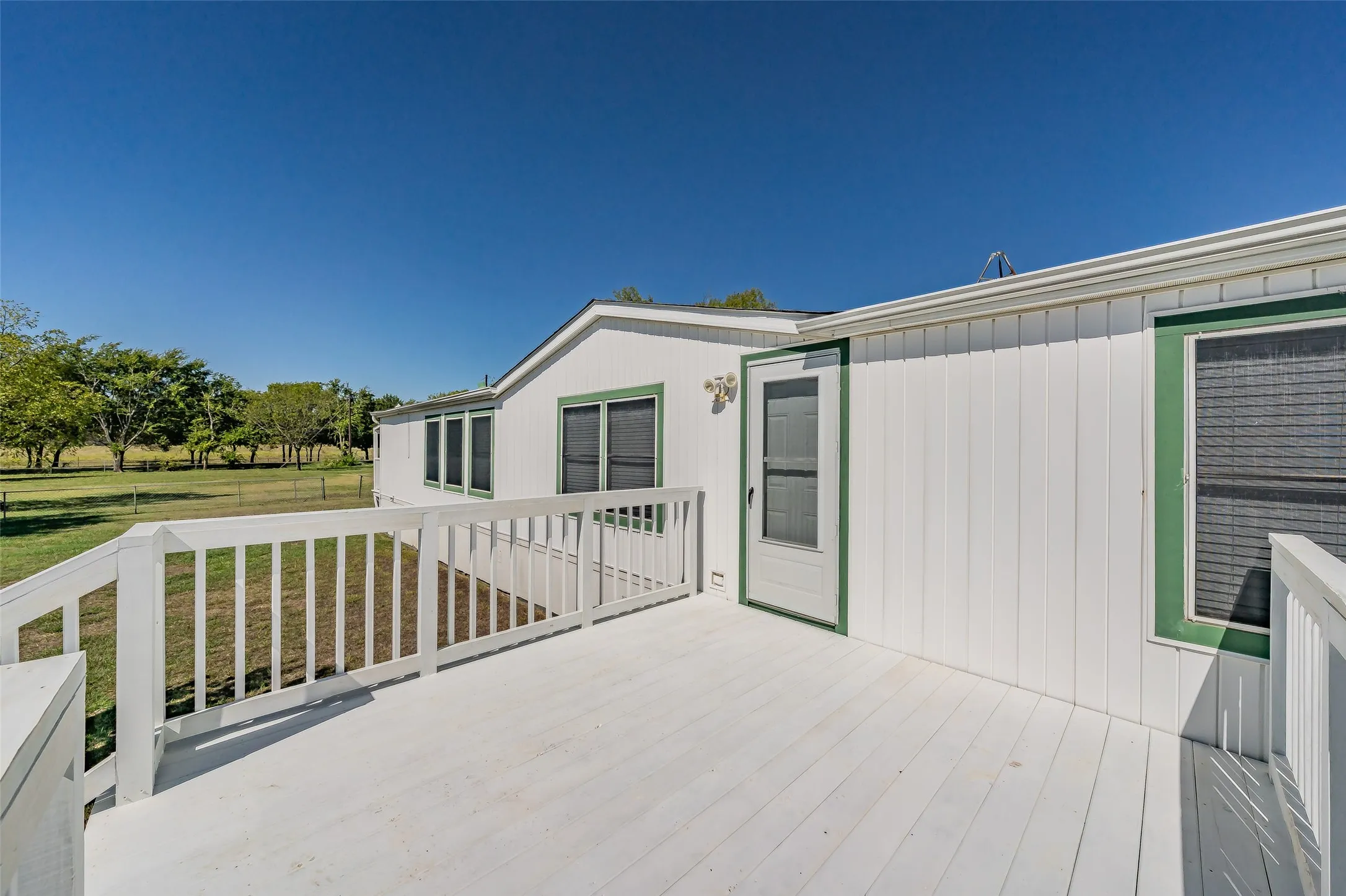 Manufactured Home For Sale in Ellis County , 7885 Little Branch, Waxahachie, Texas 75167, 3 Bedroom, 2 Bathroom, Garage spaces, 1,440 Sqft, built in 2000, mls#21405562, Real Estate Agent in Waxahachie, Homes For Sale in Ellis county, Homes For Sale in Waxahachie, Realtor in Waxahachie Texas, Real Estate Brokerage Independent Realty Texas, Luminita Cordes Realtor