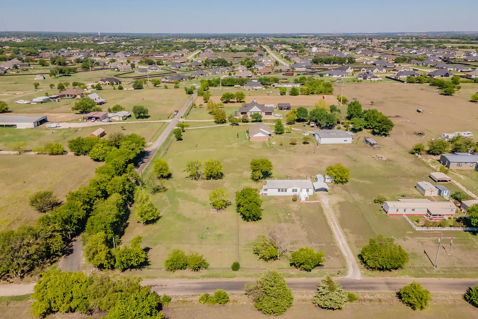 Manufactured Home For Sale in Ellis County , 7885 Little Branch, Waxahachie, Texas 75167, 3 Bedroom, 2 Bathroom, Garage spaces, 1,440 Sqft, built in 2000, mls#21405562, Real Estate Agent in Waxahachie, Homes For Sale in Ellis county, Homes For Sale in Waxahachie, Realtor in Waxahachie Texas, Real Estate Brokerage Independent Realty Texas, Luminita Cordes Realtor