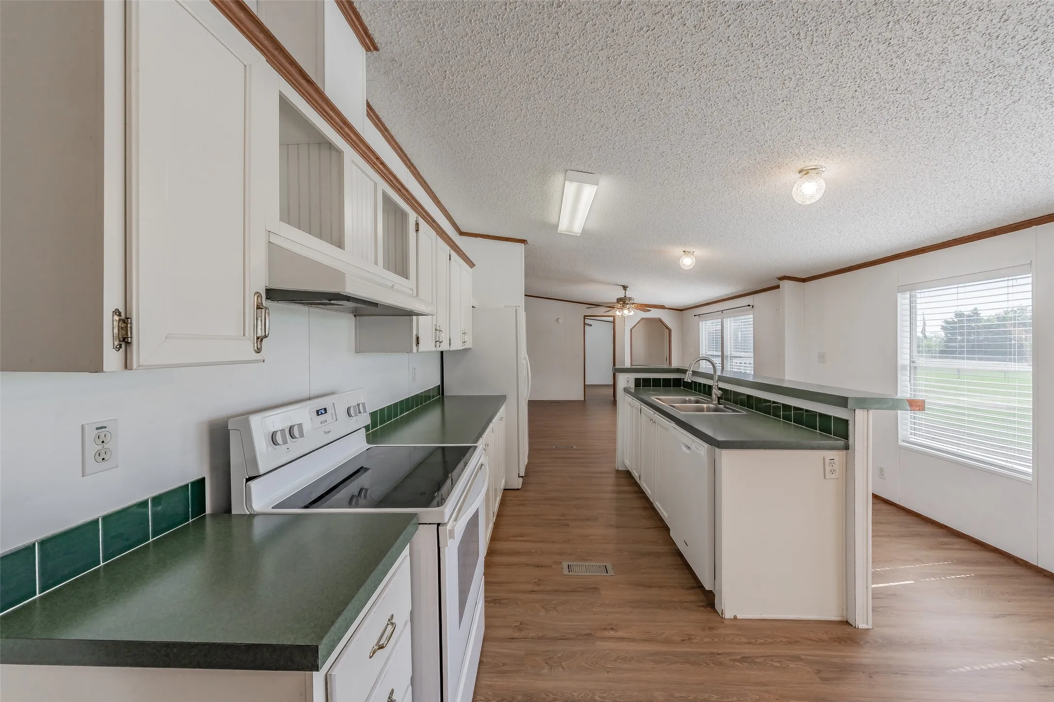 Manufactured Home For Sale in Ellis County , 7885 Little Branch, Waxahachie, Texas 75167, 3 Bedroom, 2 Bathroom, Garage spaces, 1,440 Sqft, built in 2000, mls#21405562, Real Estate Agent in Waxahachie, Homes For Sale in Ellis county, Homes For Sale in Waxahachie, Realtor in Waxahachie Texas, Real Estate Brokerage Independent Realty Texas, Luminita Cordes Realtor