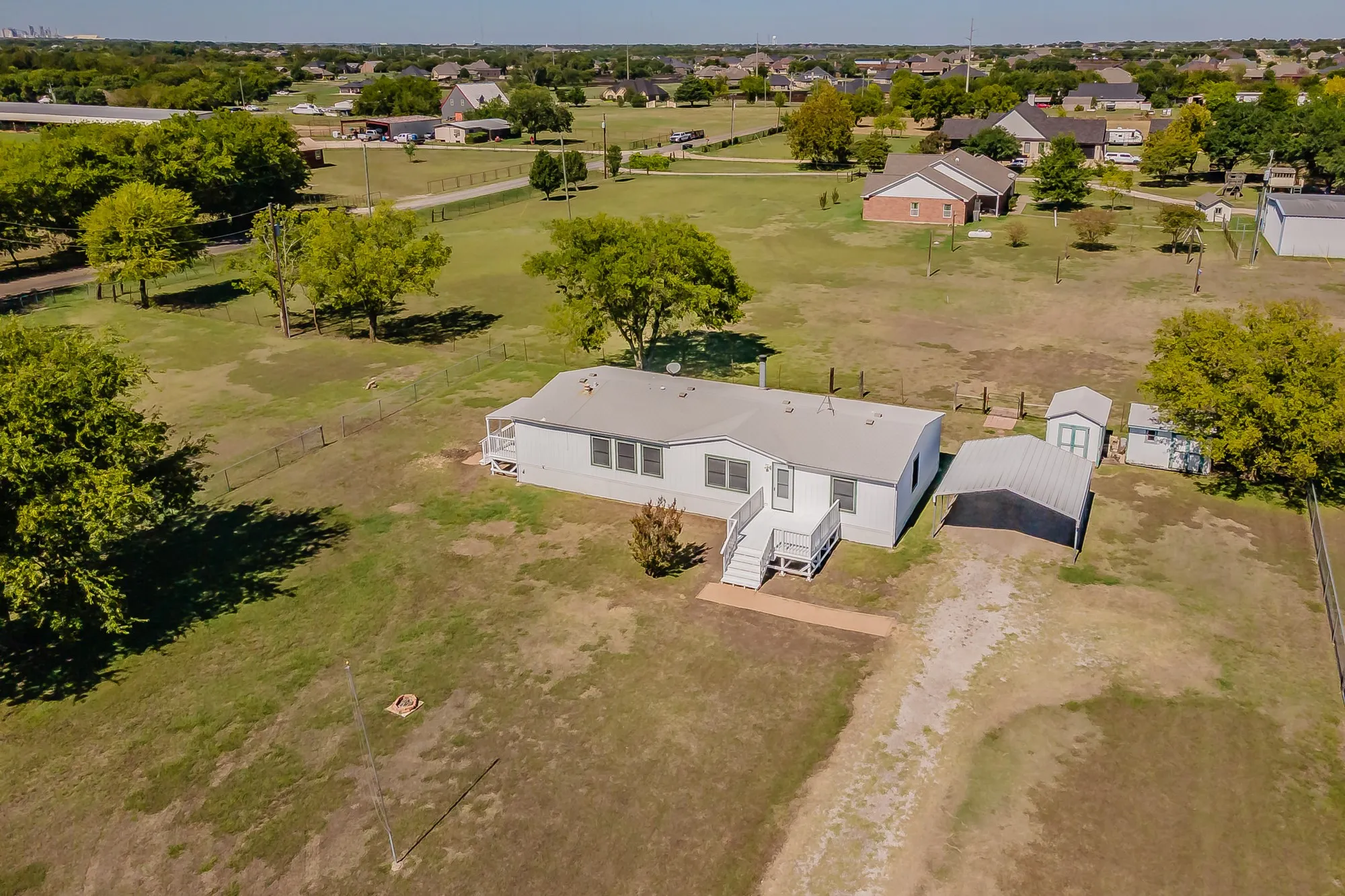 Manufactured Home For Sale in Ellis County , 7885 Little Branch, Waxahachie, Texas 75167, 3 Bedroom, 2 Bathroom, Garage spaces, 1,440 Sqft, built in 2000, mls#21405562, Real Estate Agent in Waxahachie, Homes For Sale in Ellis county, Homes For Sale in Waxahachie, Realtor in Waxahachie Texas, Real Estate Brokerage Independent Realty Texas, Luminita Cordes Realtor