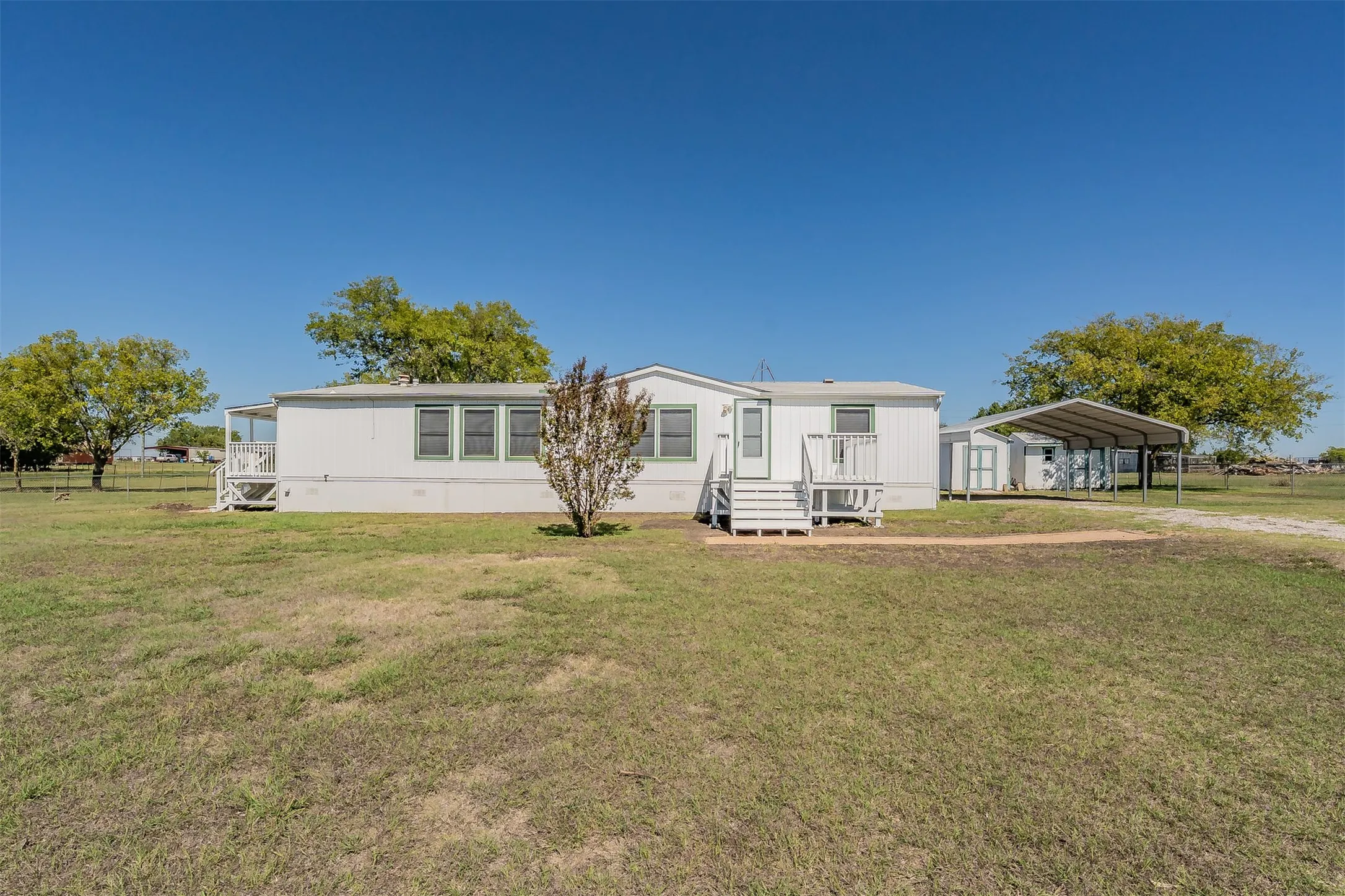 Manufactured Home For Sale in Ellis County , 7885 Little Branch, Waxahachie, Texas 75167, 3 Bedroom, 2 Bathroom, Garage spaces, 1,440 Sqft, built in 2000, mls#21405562, Real Estate Agent in Waxahachie, Homes For Sale in Ellis county, Homes For Sale in Waxahachie, Realtor in Waxahachie Texas, Real Estate Brokerage Independent Realty Texas, Luminita Cordes Realtor