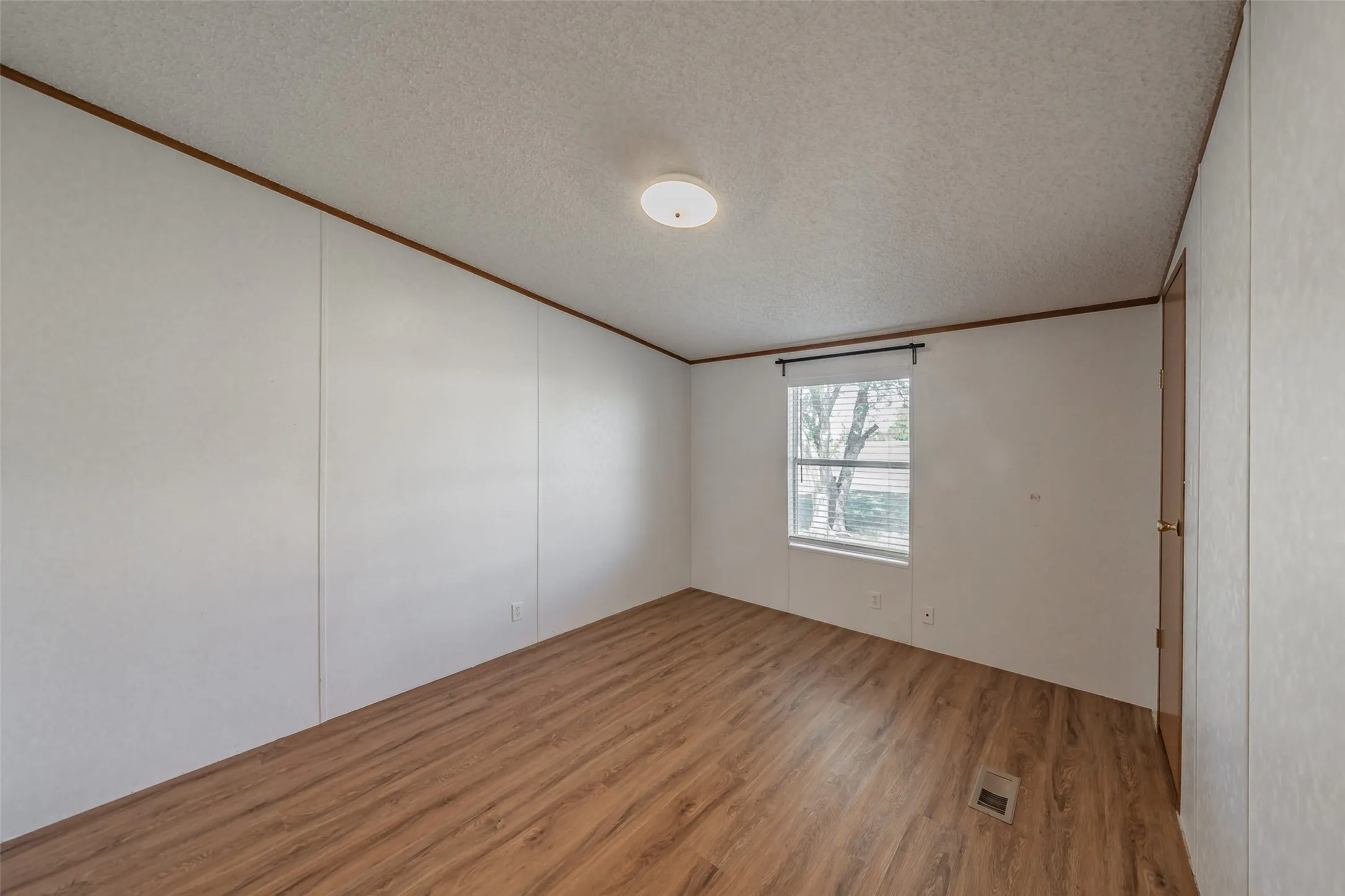 Manufactured Home For Sale in Ellis County , 7885 Little Branch, Waxahachie, Texas 75167, 3 Bedroom, 2 Bathroom, Garage spaces, 1,440 Sqft, built in 2000, mls#21405562, Real Estate Agent in Waxahachie, Homes For Sale in Ellis county, Homes For Sale in Waxahachie, Realtor in Waxahachie Texas, Real Estate Brokerage Independent Realty Texas, Luminita Cordes Realtor