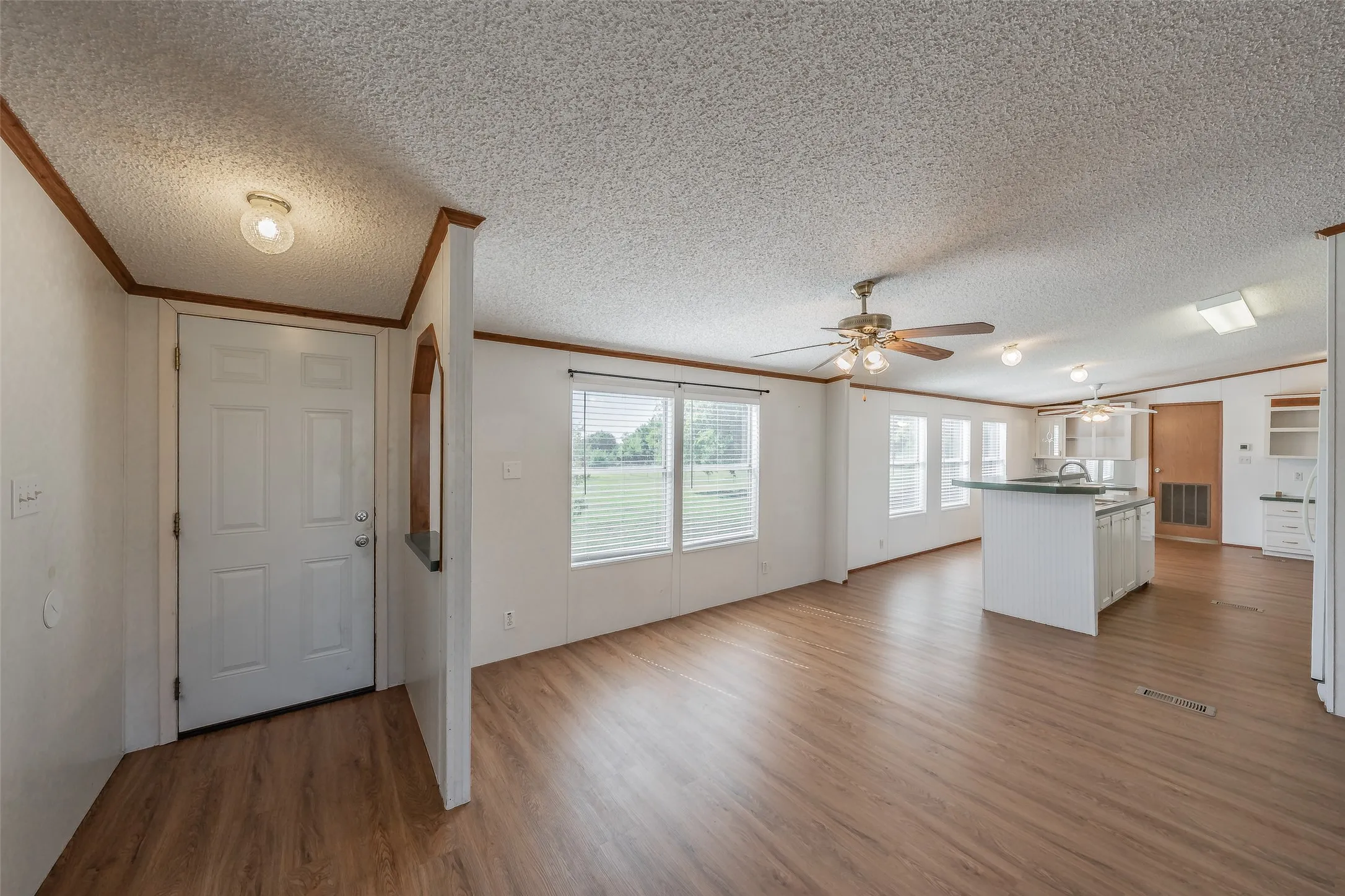 Manufactured Home For Sale in Ellis County , 7885 Little Branch, Waxahachie, Texas 75167, 3 Bedroom, 2 Bathroom, Garage spaces, 1,440 Sqft, built in 2000, mls#21405562, Real Estate Agent in Waxahachie, Homes For Sale in Ellis county, Homes For Sale in Waxahachie, Realtor in Waxahachie Texas, Real Estate Brokerage Independent Realty Texas, Luminita Cordes Realtor