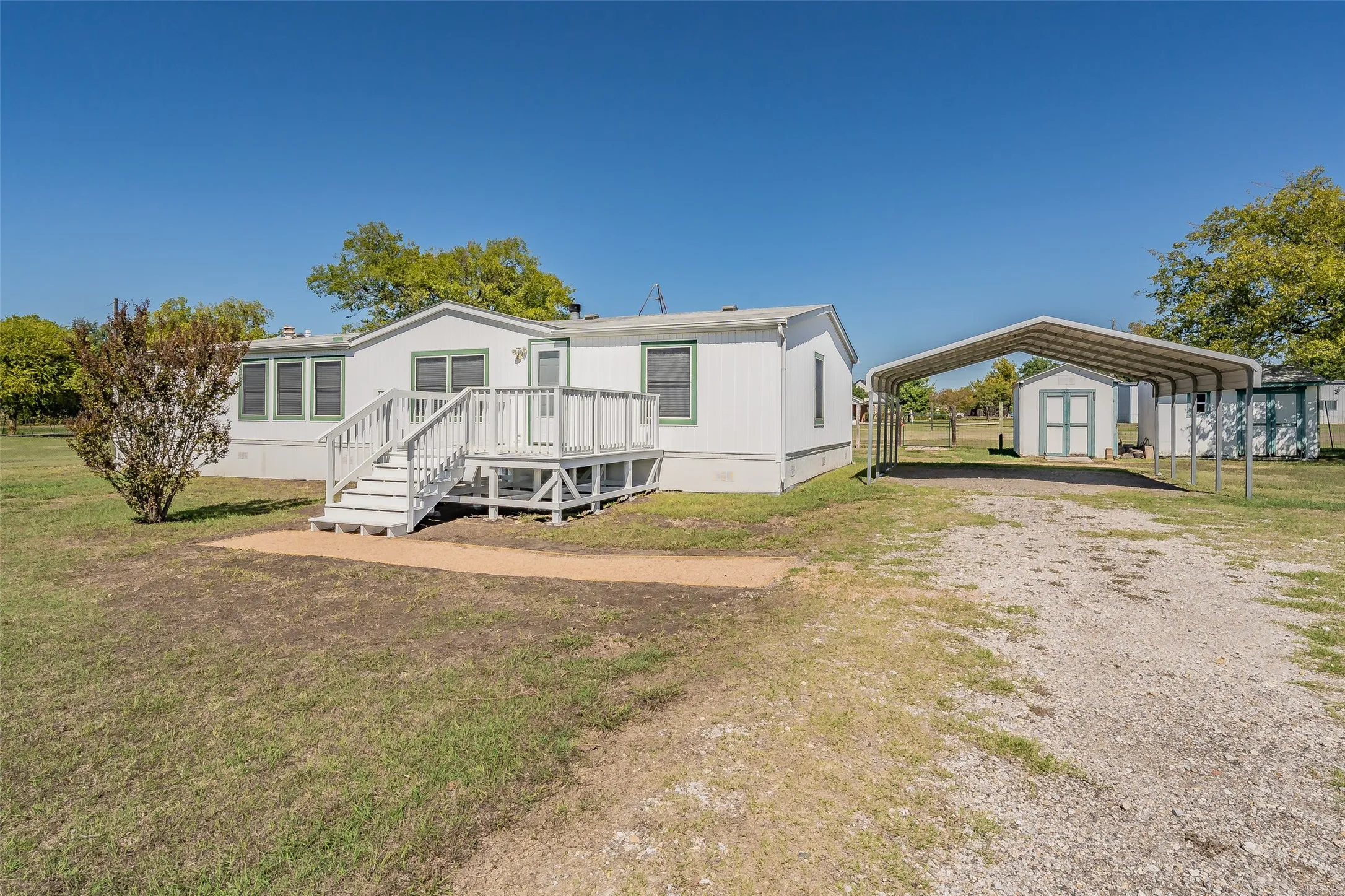 Manufactured Home For Sale in Ellis County , 7885 Little Branch, Waxahachie, Texas 75167, 3 Bedroom, 2 Bathroom, Garage spaces, 1,440 Sqft, built in 2000, mls#21405562, Real Estate Agent in Waxahachie, Homes For Sale in Ellis county, Homes For Sale in Waxahachie, Realtor in Waxahachie Texas, Real Estate Brokerage Independent Realty Texas, Luminita Cordes Realtor