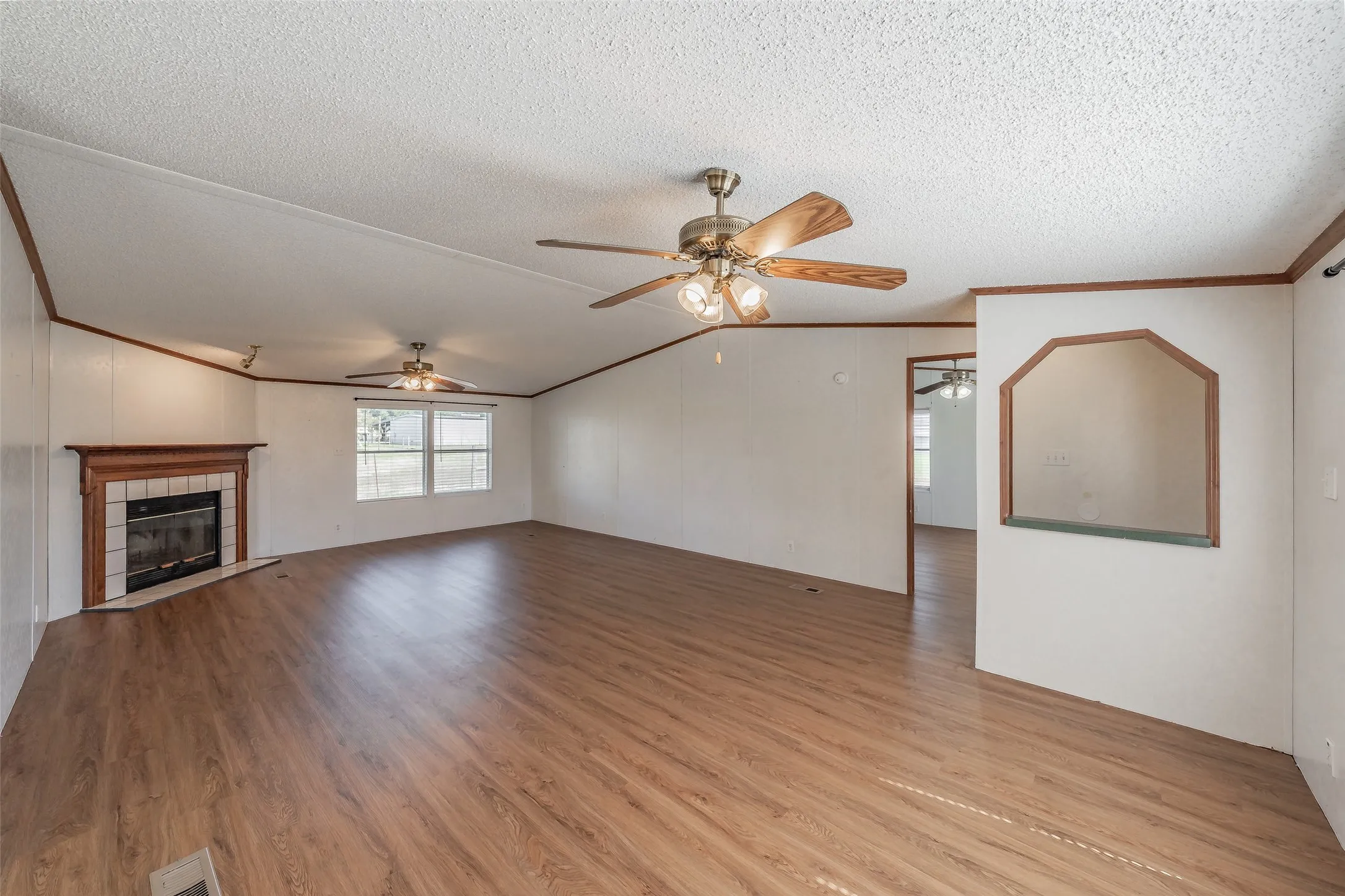Manufactured Home For Sale in Ellis County , 7885 Little Branch, Waxahachie, Texas 75167, 3 Bedroom, 2 Bathroom, Garage spaces, 1,440 Sqft, built in 2000, mls#21405562, Real Estate Agent in Waxahachie, Homes For Sale in Ellis county, Homes For Sale in Waxahachie, Realtor in Waxahachie Texas, Real Estate Brokerage Independent Realty Texas, Luminita Cordes Realtor