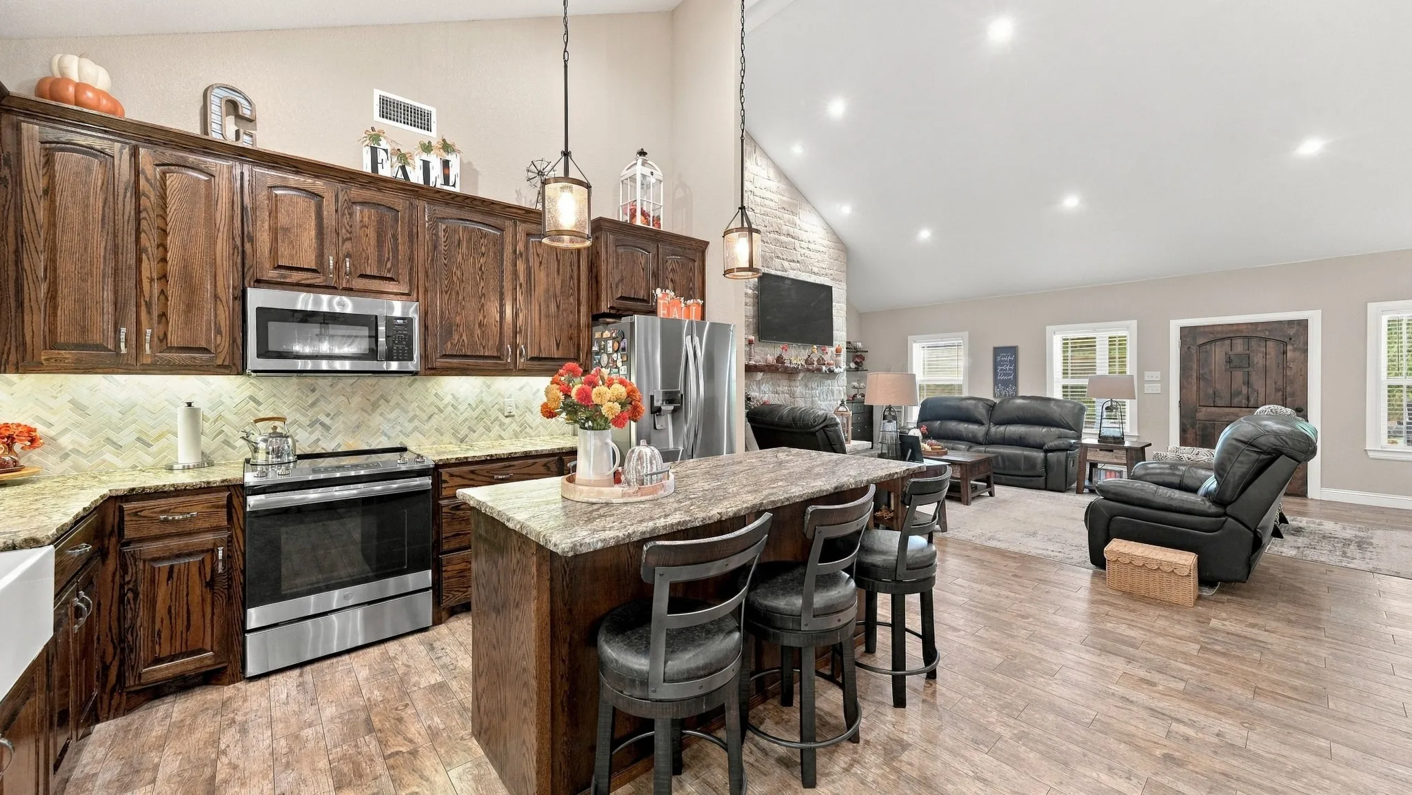 Single Family Residence For Sale in Wise County , 136 N Bronco Court, Springtown, Texas 76082, 4 Bedroom, 4 Bathroom, 2 Garage spaces, 2,306 Sqft, built in 2019, mls#21404399, Real Estate Agent in Springtown, Homes For Sale in Wise county, Homes For Sale in Springtown, Realtor in Springtown Texas, Real Estate Brokerage Independent Realty Texas, Luminita Cordes Realtor