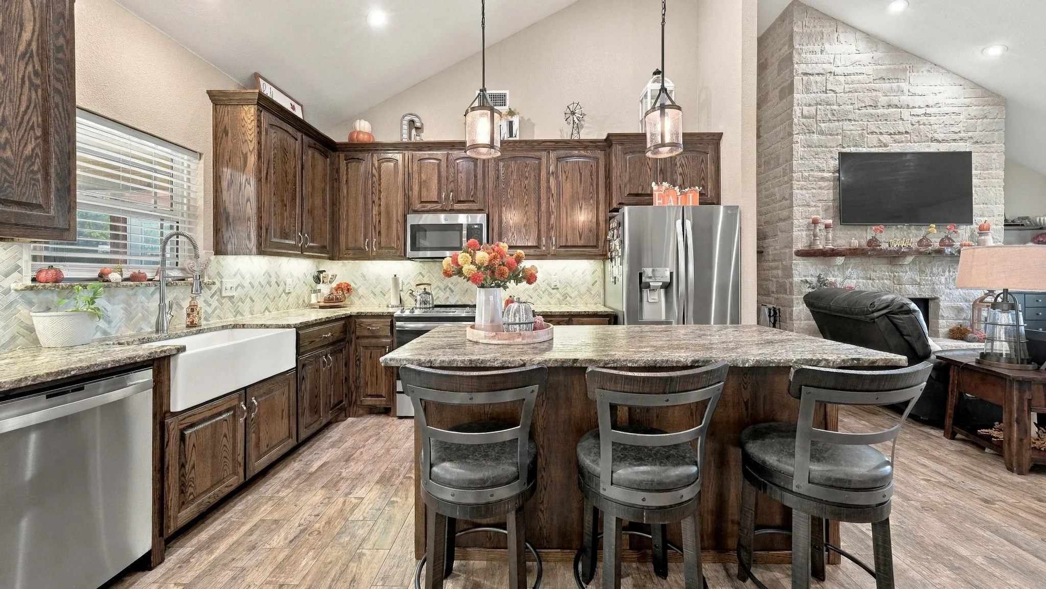 Single Family Residence For Sale in Wise County , 136 N Bronco Court, Springtown, Texas 76082, 4 Bedroom, 4 Bathroom, 2 Garage spaces, 2,306 Sqft, built in 2019, mls#21404399, Real Estate Agent in Springtown, Homes For Sale in Wise county, Homes For Sale in Springtown, Realtor in Springtown Texas, Real Estate Brokerage Independent Realty Texas, Luminita Cordes Realtor