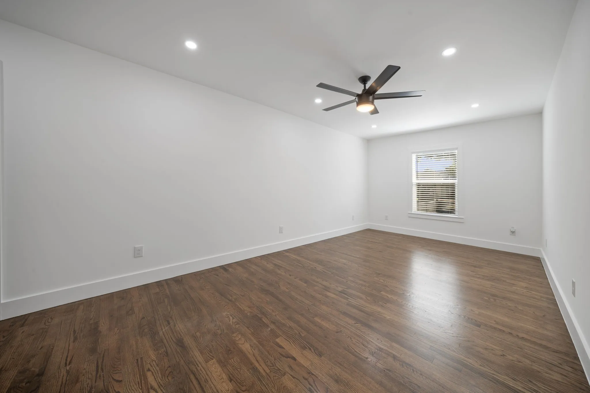 Single Family Residence For Sale in Dallas County , 2823 Cherrywood Avenue, Dallas, Texas 75235, 3 Bedroom, 2 Bathroom, Garage spaces, 1,220 Sqft, built in 1946, mls#21402132, Real Estate Agent in Dallas, Homes For Sale in Dallas county, Homes For Sale in Dallas, Realtor in Dallas Texas, Real Estate Brokerage Independent Realty Texas, Luminita Cordes Realtor