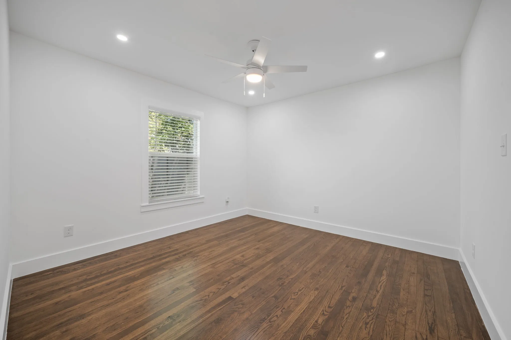 Single Family Residence For Sale in Dallas County , 2823 Cherrywood Avenue, Dallas, Texas 75235, 3 Bedroom, 2 Bathroom, Garage spaces, 1,220 Sqft, built in 1946, mls#21402132, Real Estate Agent in Dallas, Homes For Sale in Dallas county, Homes For Sale in Dallas, Realtor in Dallas Texas, Real Estate Brokerage Independent Realty Texas, Luminita Cordes Realtor