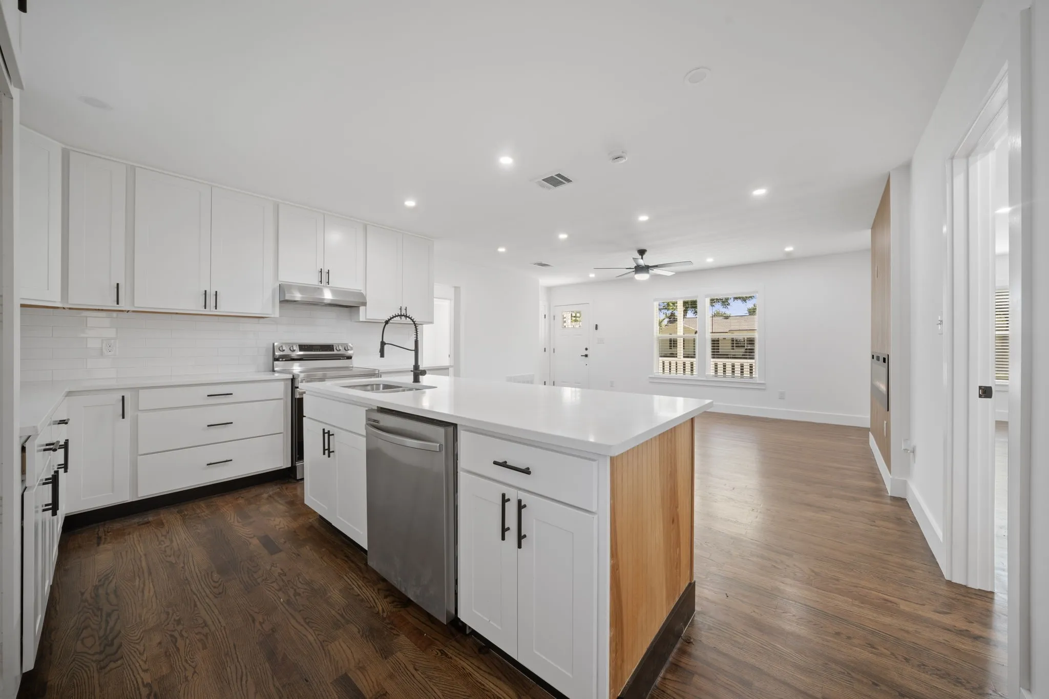 Single Family Residence For Sale in Dallas County , 2823 Cherrywood Avenue, Dallas, Texas 75235, 3 Bedroom, 2 Bathroom, Garage spaces, 1,220 Sqft, built in 1946, mls#21402132, Real Estate Agent in Dallas, Homes For Sale in Dallas county, Homes For Sale in Dallas, Realtor in Dallas Texas, Real Estate Brokerage Independent Realty Texas, Luminita Cordes Realtor