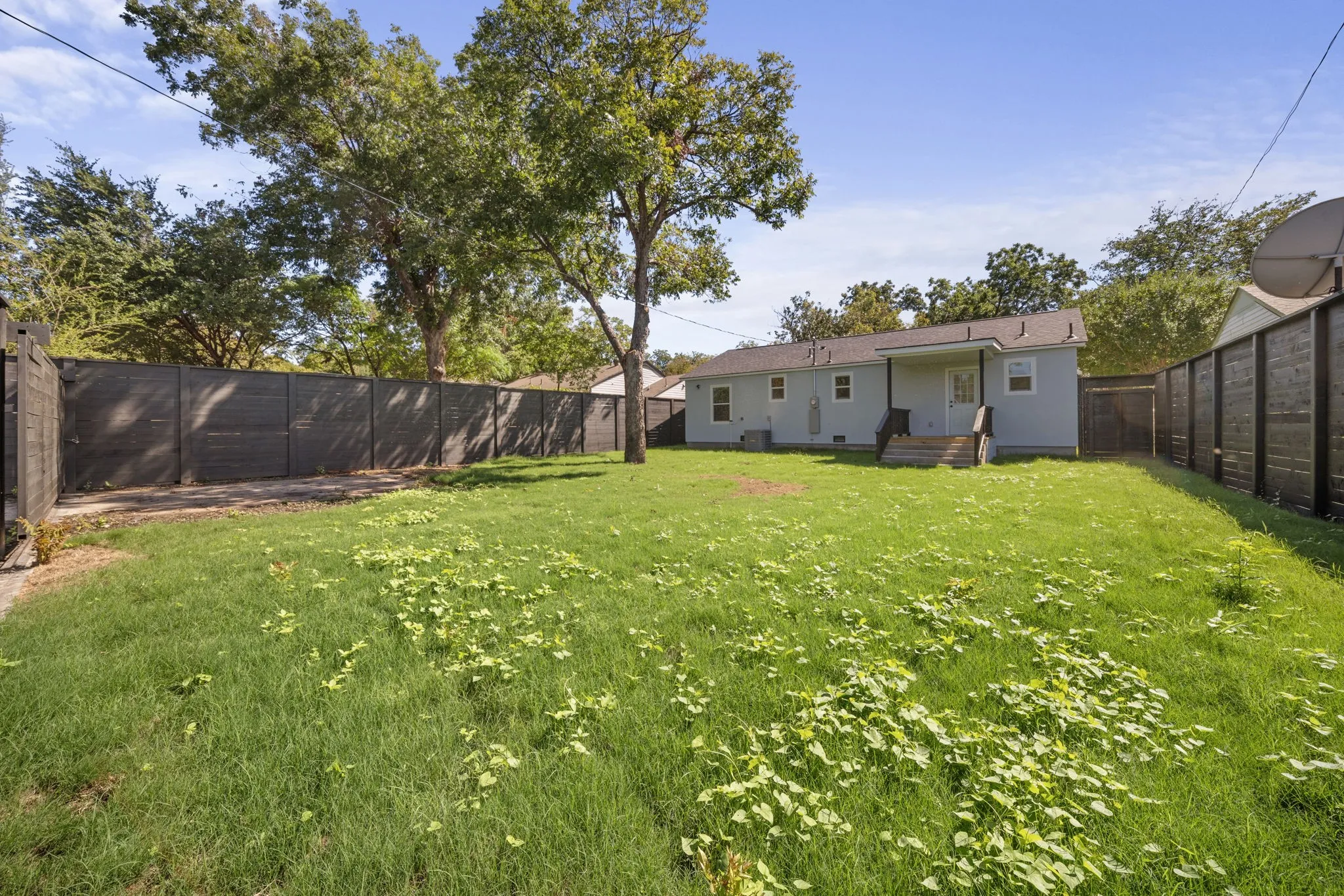 Single Family Residence For Sale in Dallas County , 2823 Cherrywood Avenue, Dallas, Texas 75235, 3 Bedroom, 2 Bathroom, Garage spaces, 1,220 Sqft, built in 1946, mls#21402132, Real Estate Agent in Dallas, Homes For Sale in Dallas county, Homes For Sale in Dallas, Realtor in Dallas Texas, Real Estate Brokerage Independent Realty Texas, Luminita Cordes Realtor