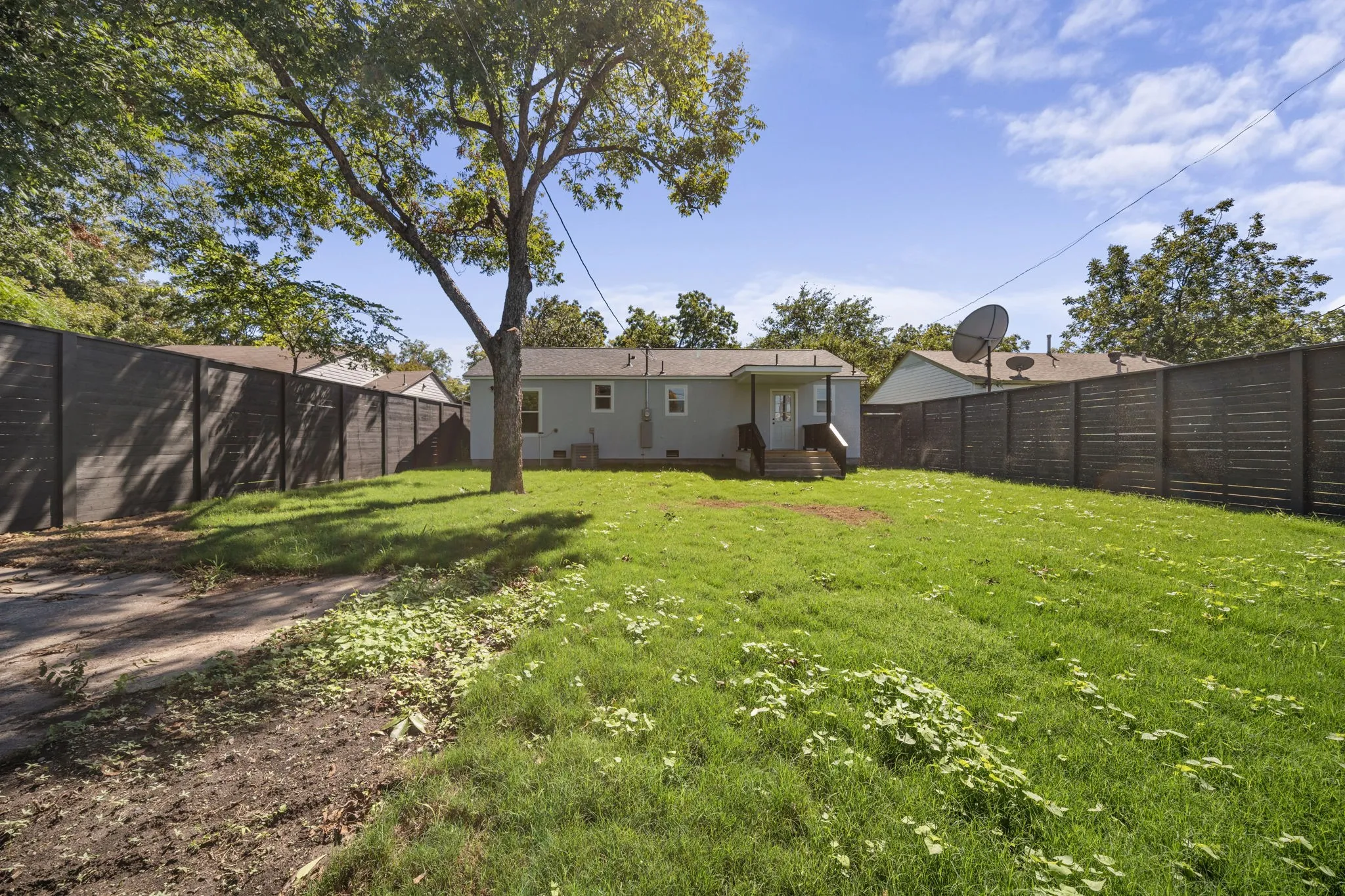 Single Family Residence For Sale in Dallas County , 2823 Cherrywood Avenue, Dallas, Texas 75235, 3 Bedroom, 2 Bathroom, Garage spaces, 1,220 Sqft, built in 1946, mls#21402132, Real Estate Agent in Dallas, Homes For Sale in Dallas county, Homes For Sale in Dallas, Realtor in Dallas Texas, Real Estate Brokerage Independent Realty Texas, Luminita Cordes Realtor