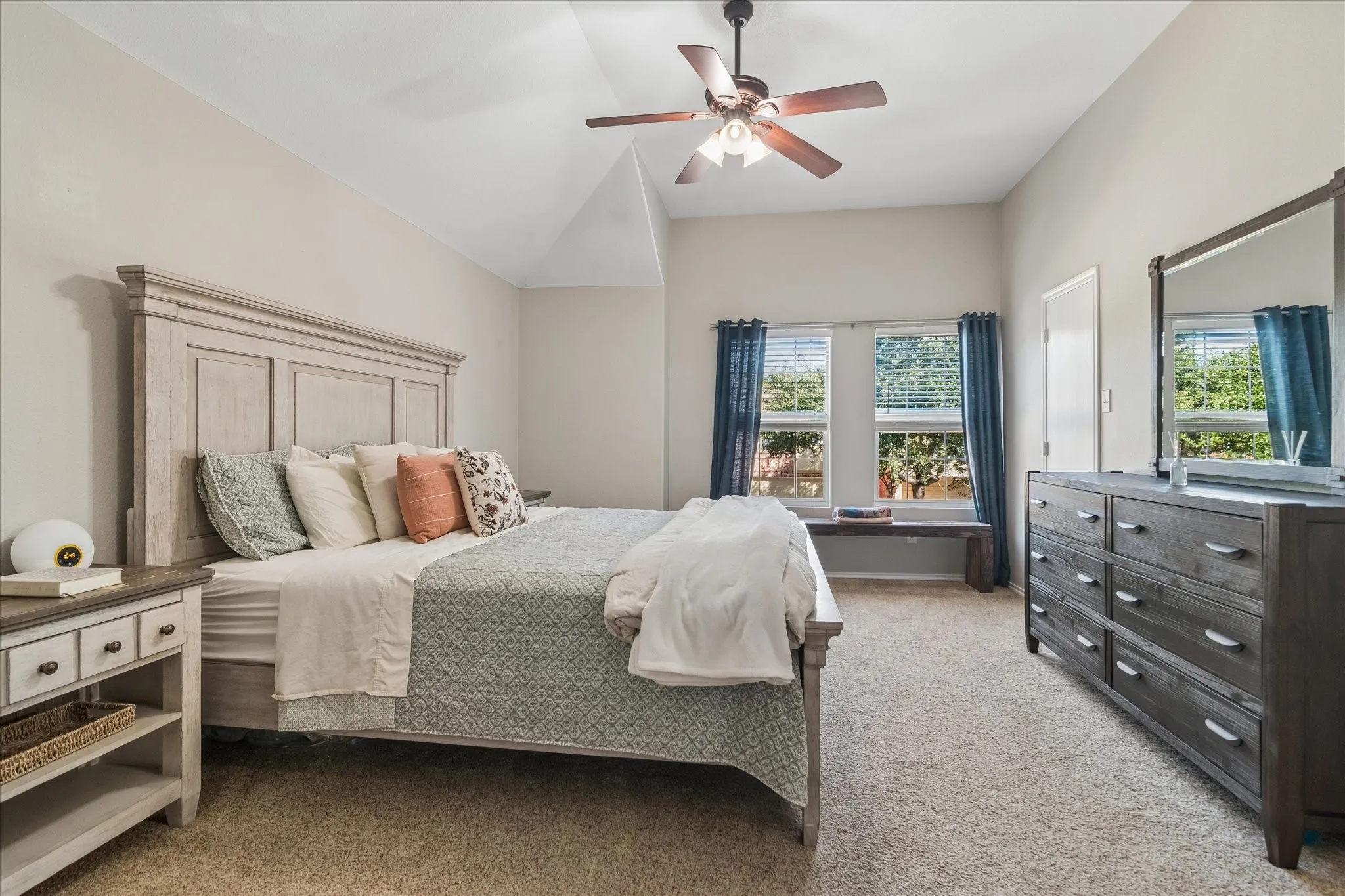 Townhouse For Sale in Collin County , 10263 Summit Run Drive, Frisco, Texas 75035, 3 Bedroom, 3 Bathroom, 2 Garage spaces, 1,939 Sqft, built in 2004, mls#21404584, Real Estate Agent in Frisco, Homes For Sale in Collin county, Homes For Sale in Frisco, Realtor in Frisco Texas, Real Estate Brokerage Independent Realty Texas, Luminita Cordes Realtor